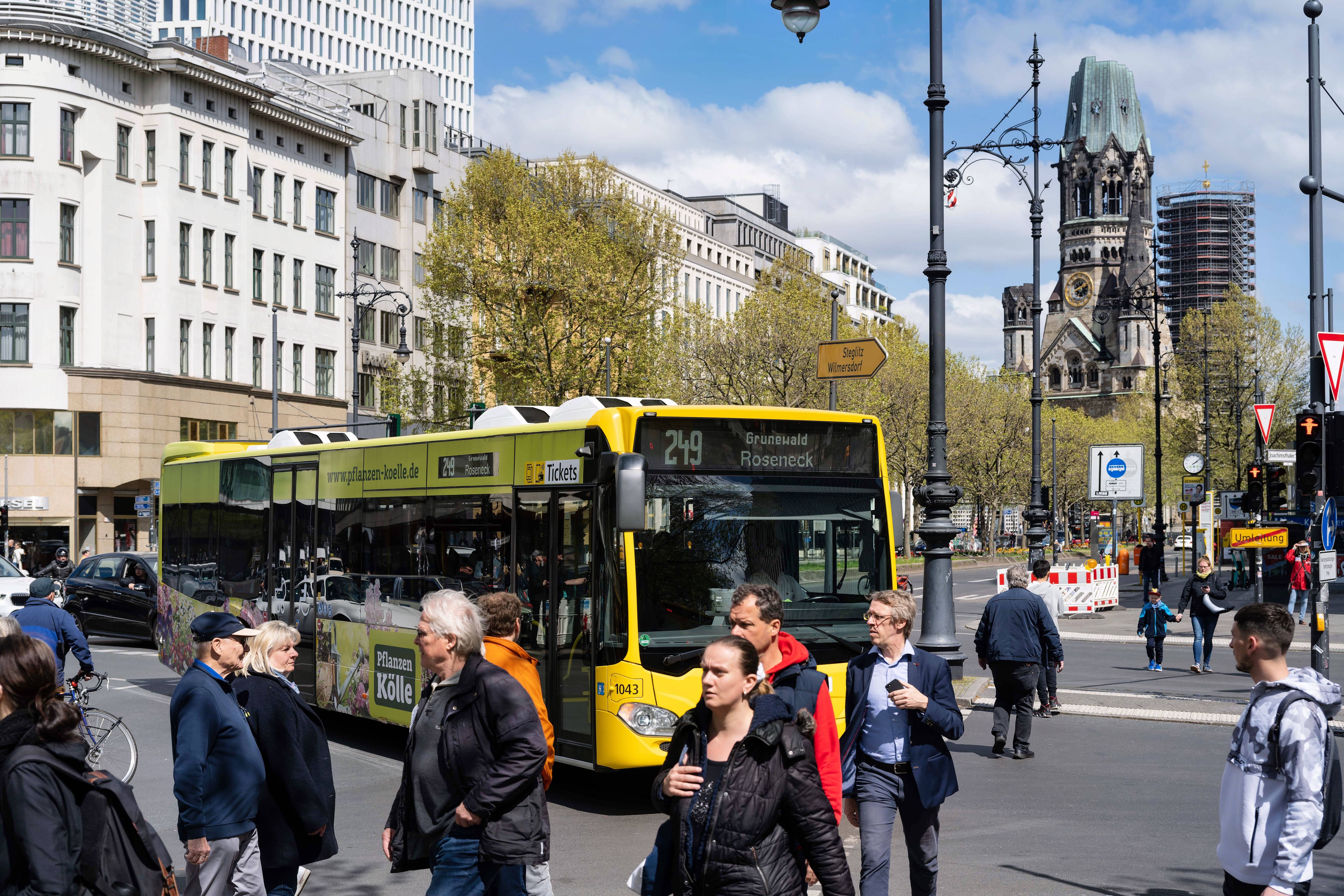 BVG setzt in Schmargendorf kleinere Busse ein: Wird die nächste Brücke gesperrt?