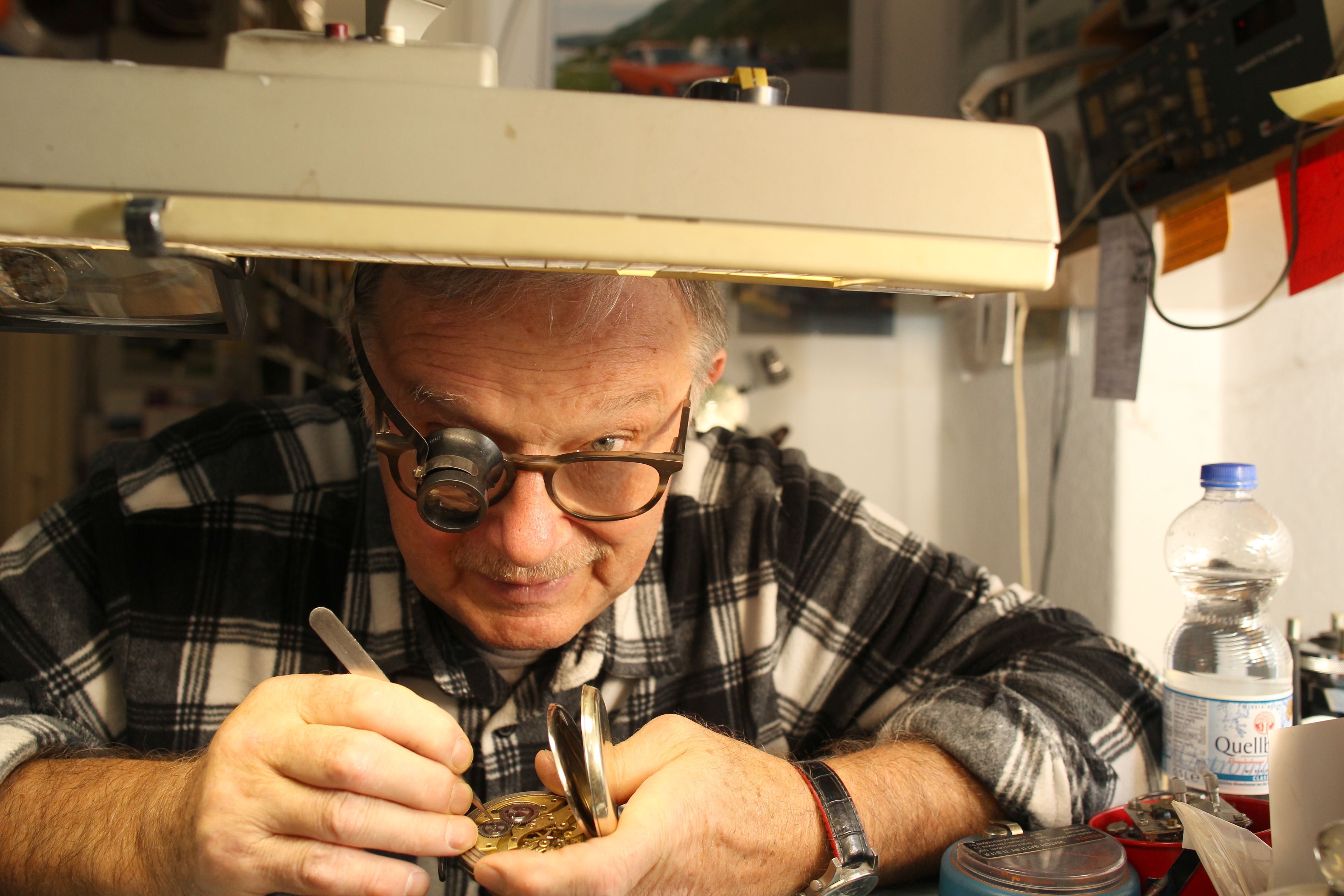 Berliner Legende: Uhren-Opa von Friedrichshain schließt seinen Laden