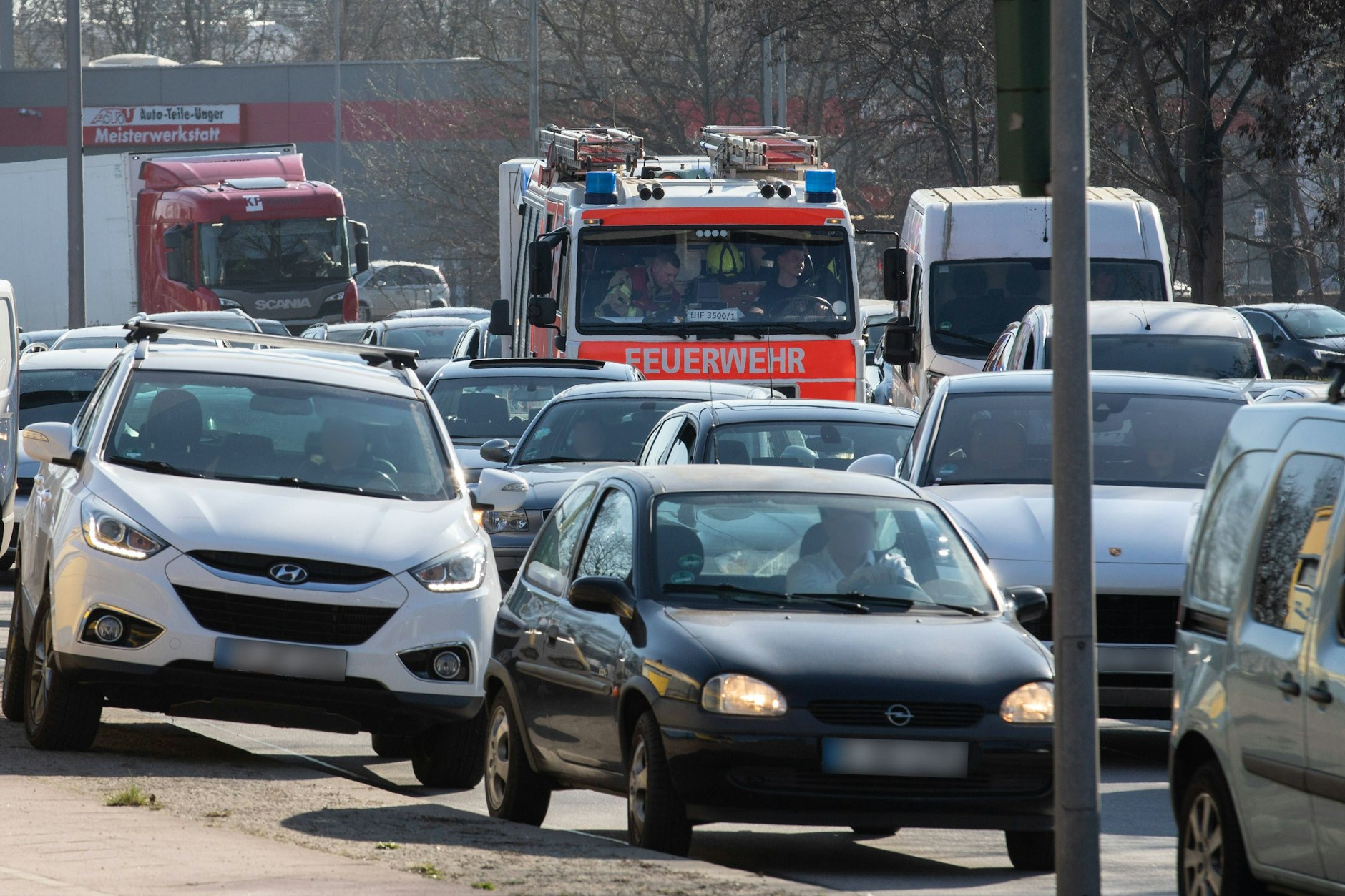 Das Brückenchaos auf der A100 in Berlin wird andauern. Miete sollte man trotzdem nicht vorschnell mindern.
