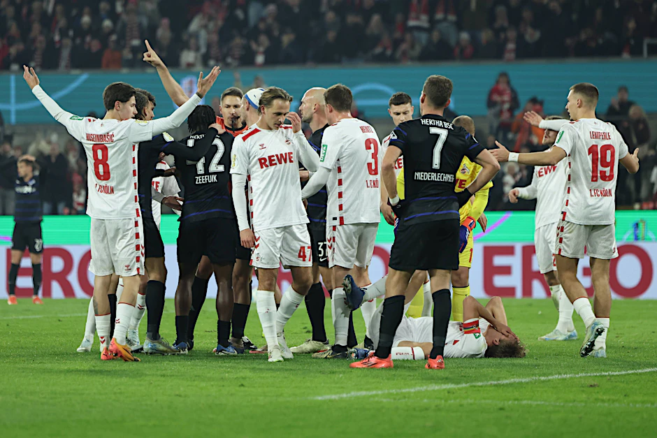 Beim 1:2-Pokal-Aus in Köln sah Herthas Deyo Zeefuik zurecht die Rote Karte wegen eines Kopfstoßes gegen FC-Kapitän Timo Hübers, doch der hatte vorher provoziert.