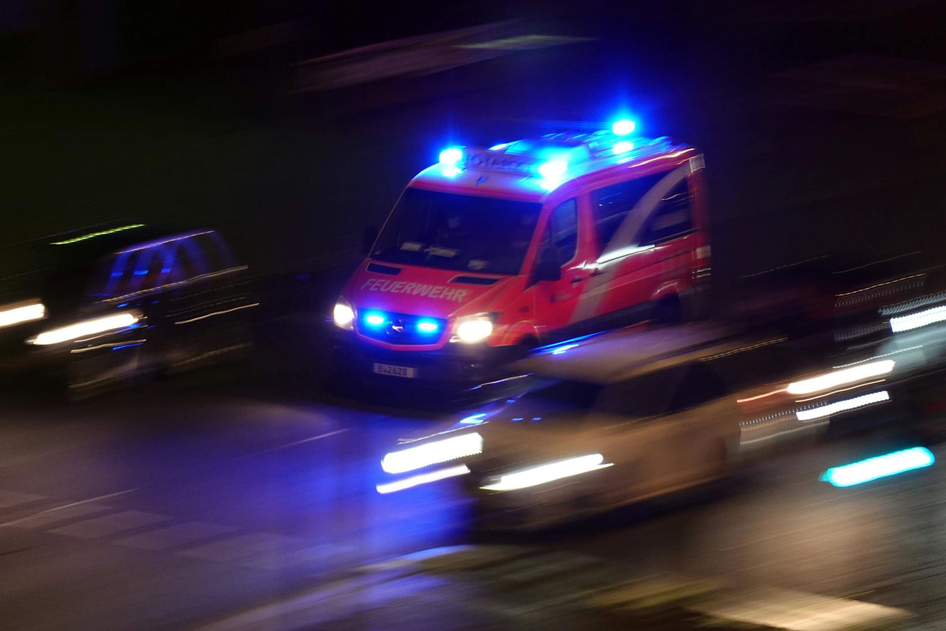 In Steglitz-Zehlendorf wurden drei Personen bei einem Verkehrsunfall verletzt.