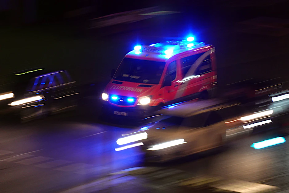 In Steglitz-Zehlendorf wurden drei Personen bei einem Verkehrsunfall verletzt.