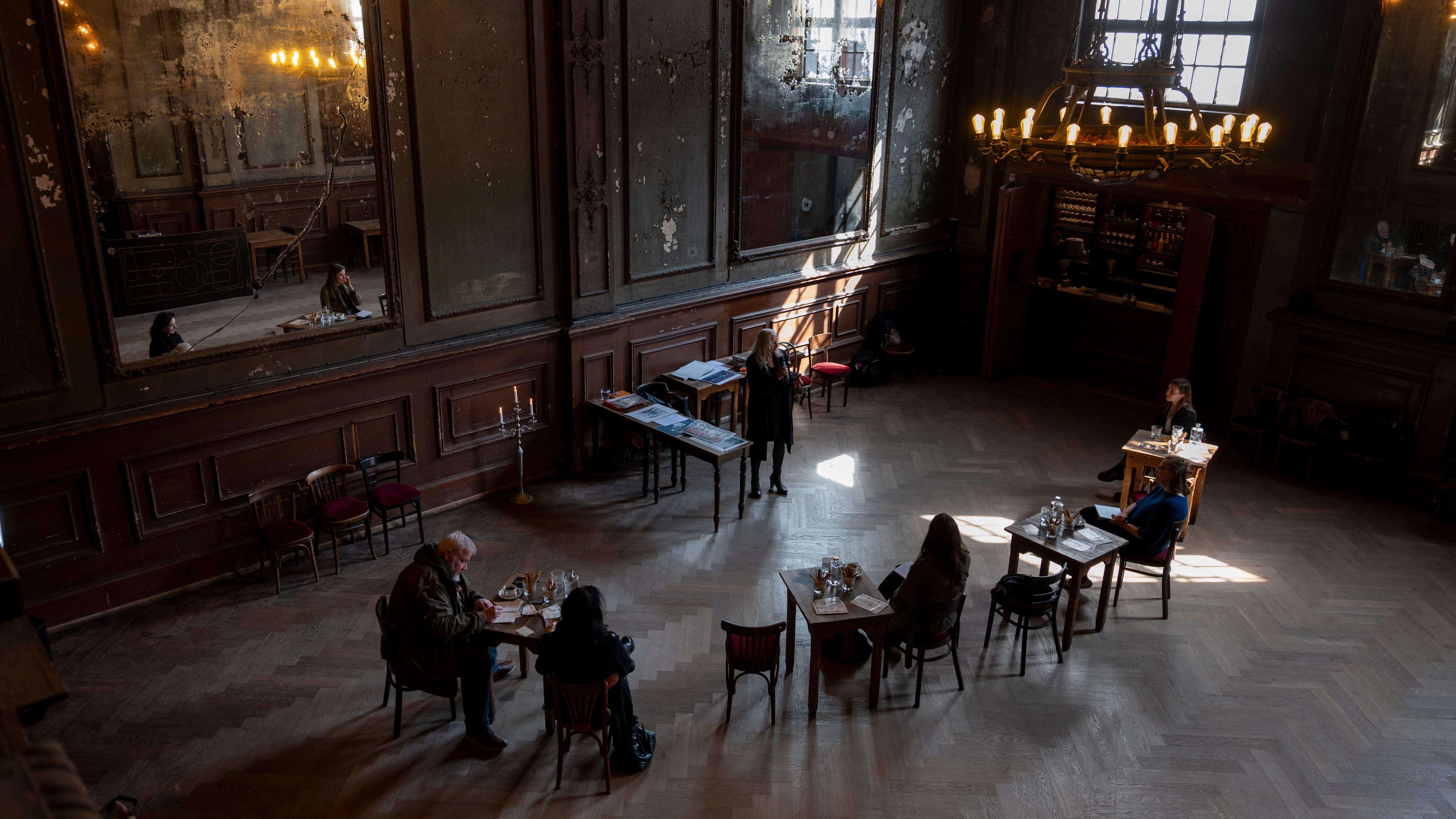 Führung und Zeitreise in Clärchens Vergangenheit im Spiegelsaal