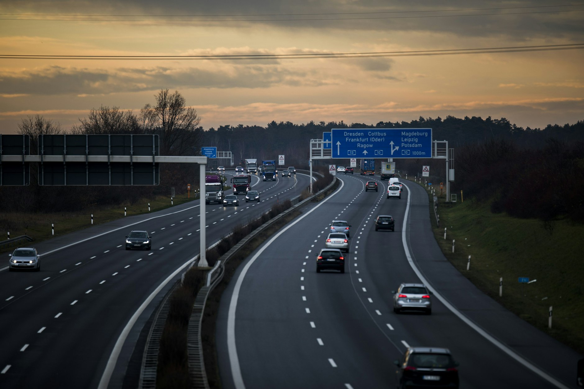 Die Fanny-Zobel-Brücke in Treptow-Köpenick muss repariert werden – dafür wird die A113 in der kommenden Woche einige Nächte lang gesperrt.