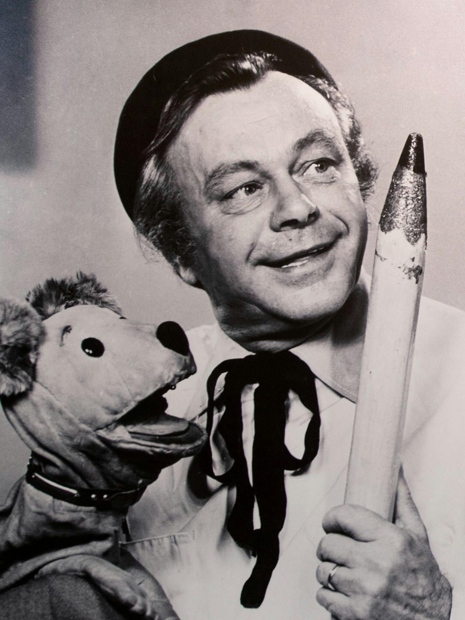 Schnellzeichner und Puppenspieler Taddeus Punkt war in vielen Ausgaben von Unser Sandmännchen zu sehen.