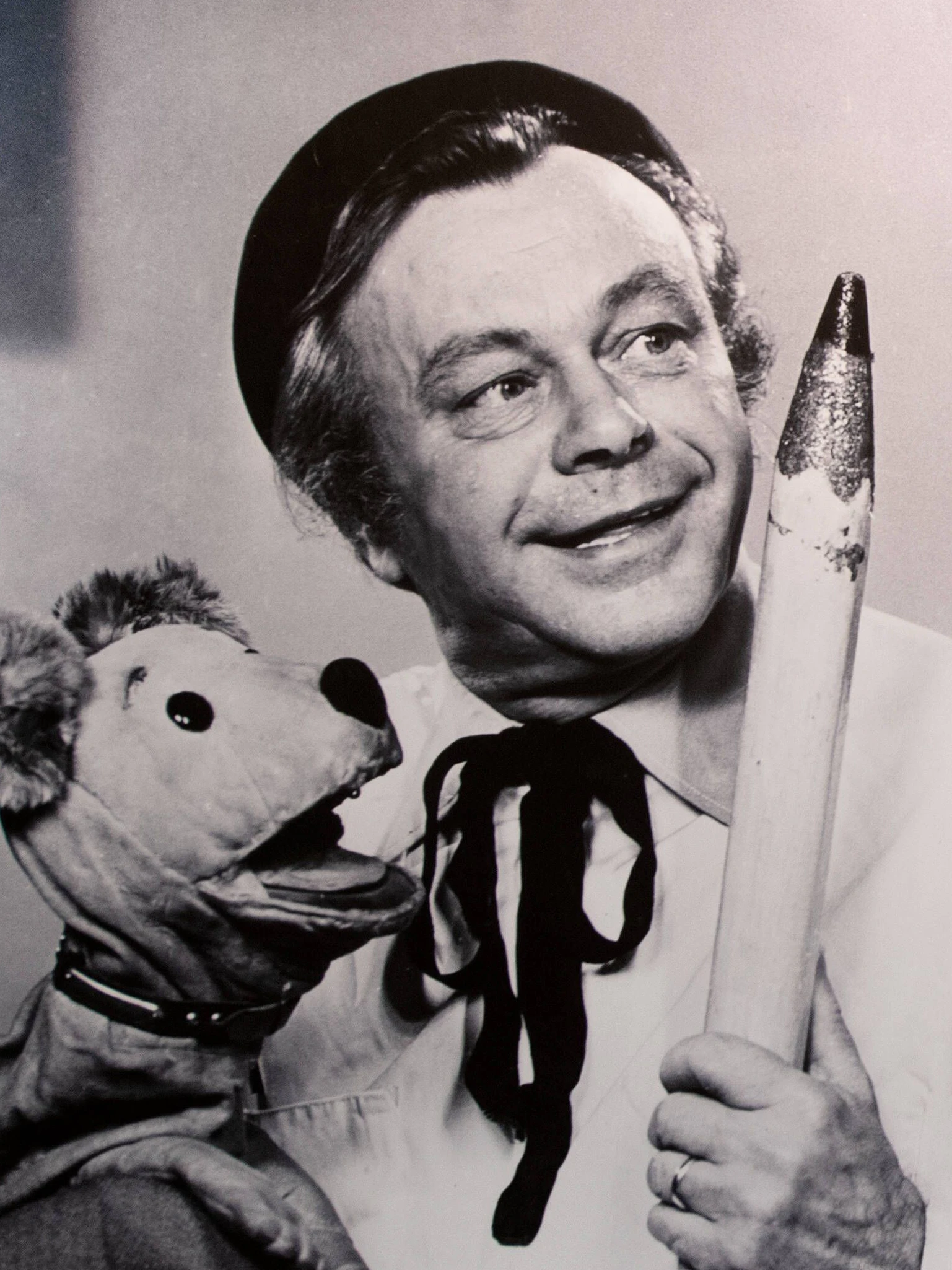 Schnellzeichner und Puppenspieler Taddeus Punkt war in vielen Ausgaben von Unser Sandmännchen zu sehen.