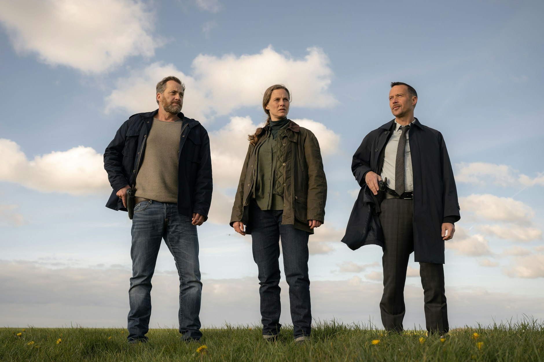 Die "Ostfrieslandkrimi"-Schauspieler Christian Erdmann (l-r), Picco von Groote und Barnaby Metschurat.