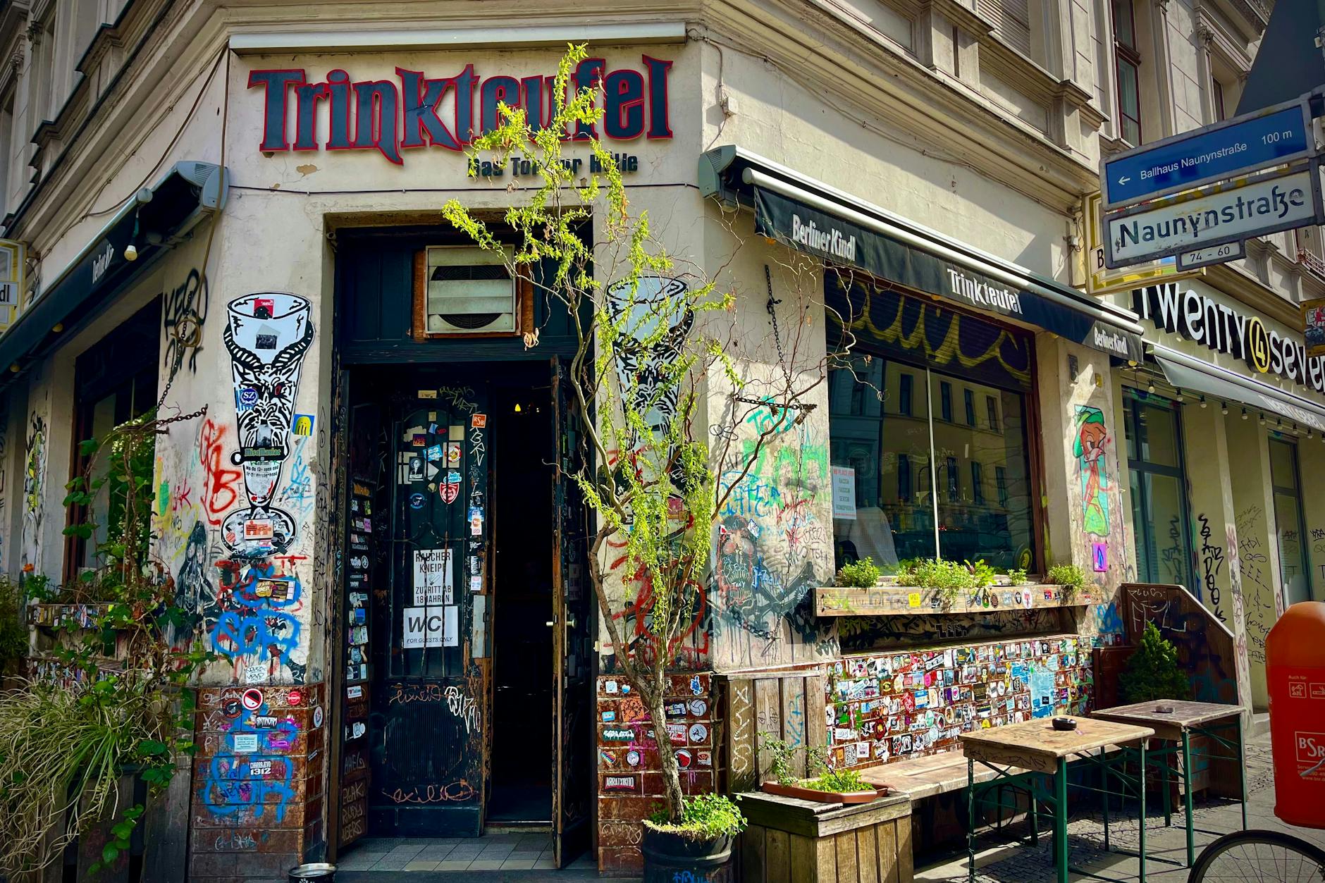 Der Trinkteufel – das Tor zur Hölle findet man in Kreuzberg.
