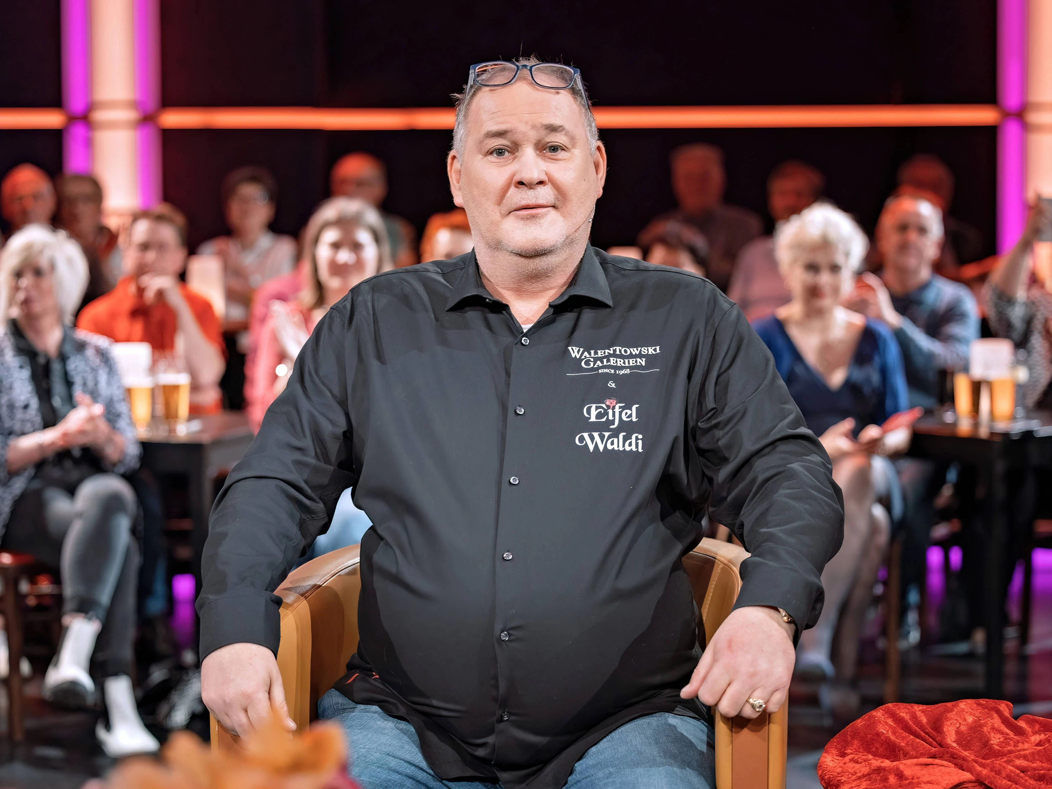 Walter „Waldi“ Lehnertz gehört zu den Stars von „Bares für Rares“, verriet jetzt auf dem „Riverboat“ kleine Details über die Sendung.