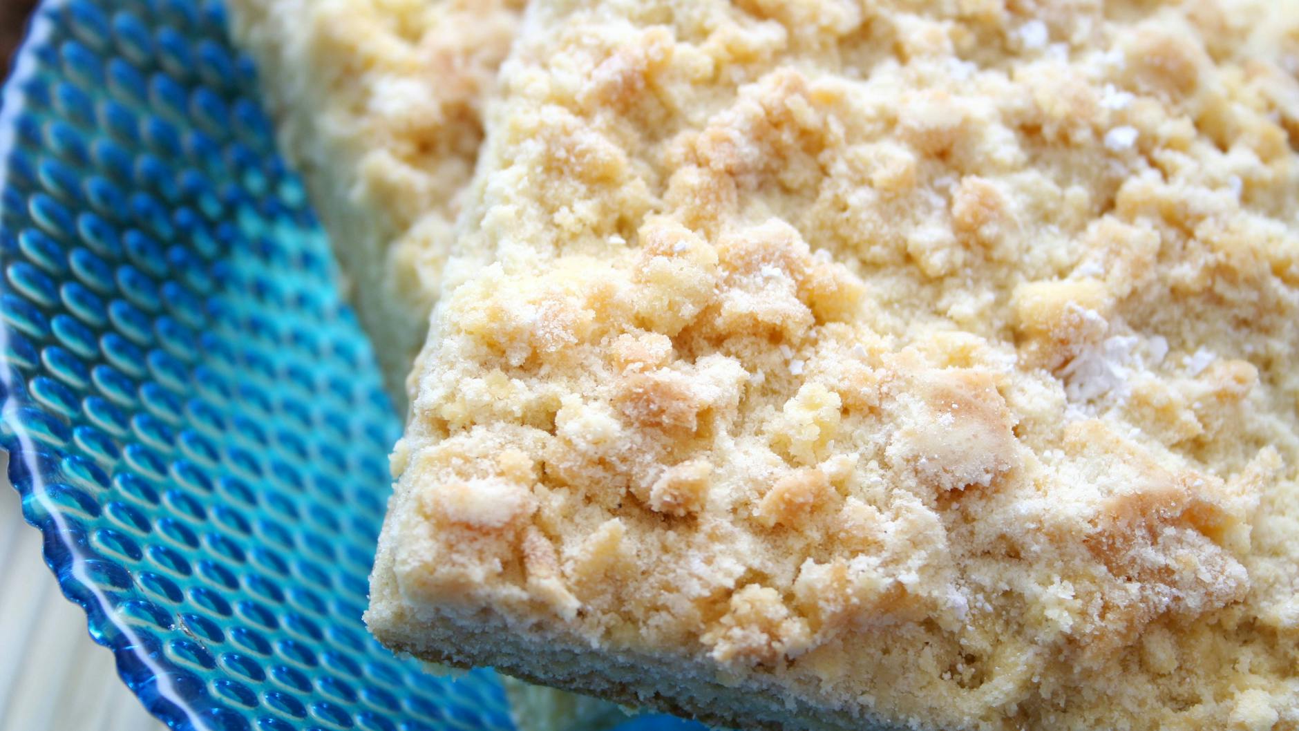 Leckerer Prasselkuchen aus der DDR: Er ist so einfach zu backen, aber so unglaublich lecker! Wir verraten Ihnen das beste Rezept.