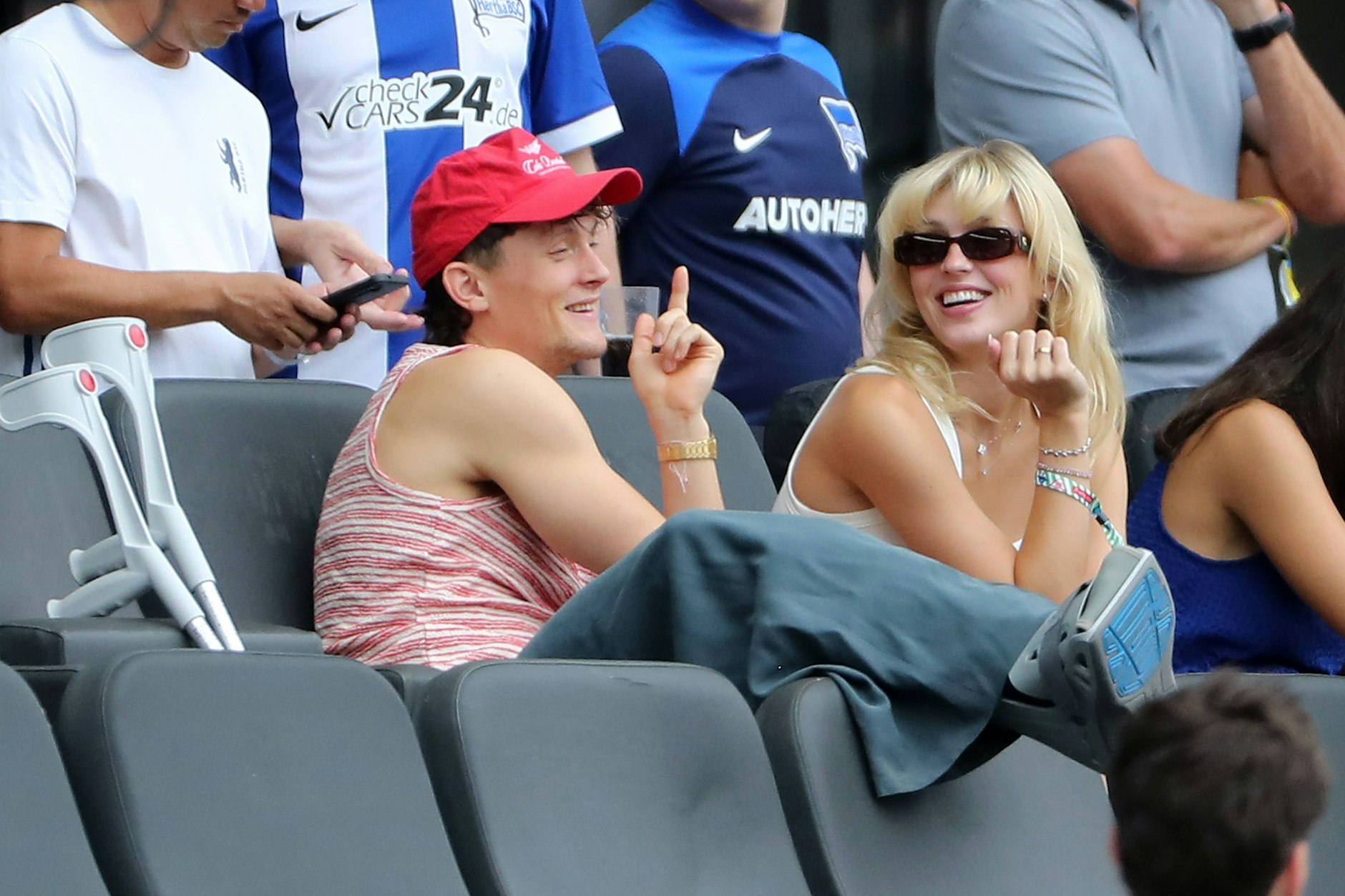 Während seiner langwierigen Knöchelverletzung hielt seine Freundin Johanna Herthas Liebling Fabian Reese immer bei Laune.