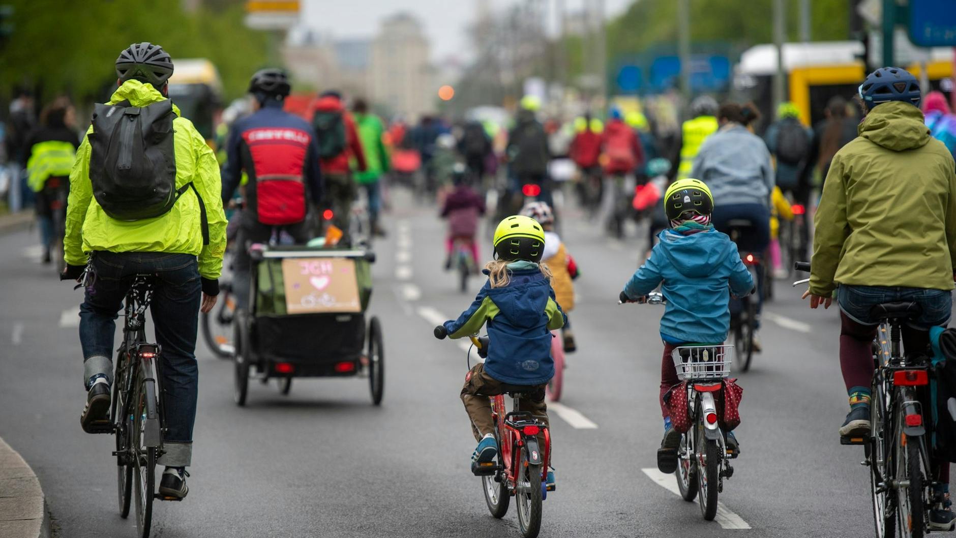 Die Demonstranten von Kidical Mass machen sich am Samstag in Friedrichshain nicht zum ersten Mal auf den Weg.