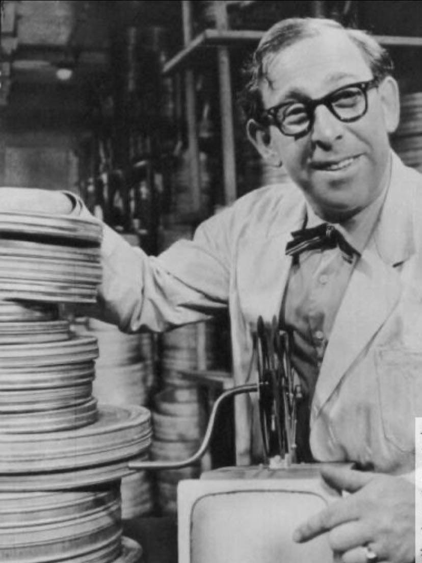 Die Flimmerstunde mit Professor Flimmrich war zu DDR-Zeiten beliebt. Nach dem Rückzug von Schauspieler Walter E. Fuß übernahmen andere Moderatoren, doch nach der Wende war Schluss.
