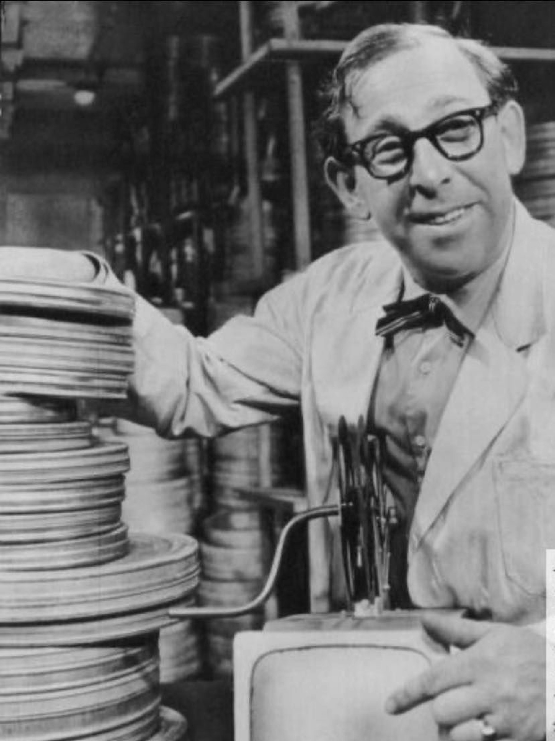 Die Flimmerstunde mit Professor Flimmrich war zu DDR-Zeiten beliebt. Nach dem Rückzug von Schauspieler Walter E. Fuß übernahmen andere Moderatoren, doch nach der Wende war Schluss.