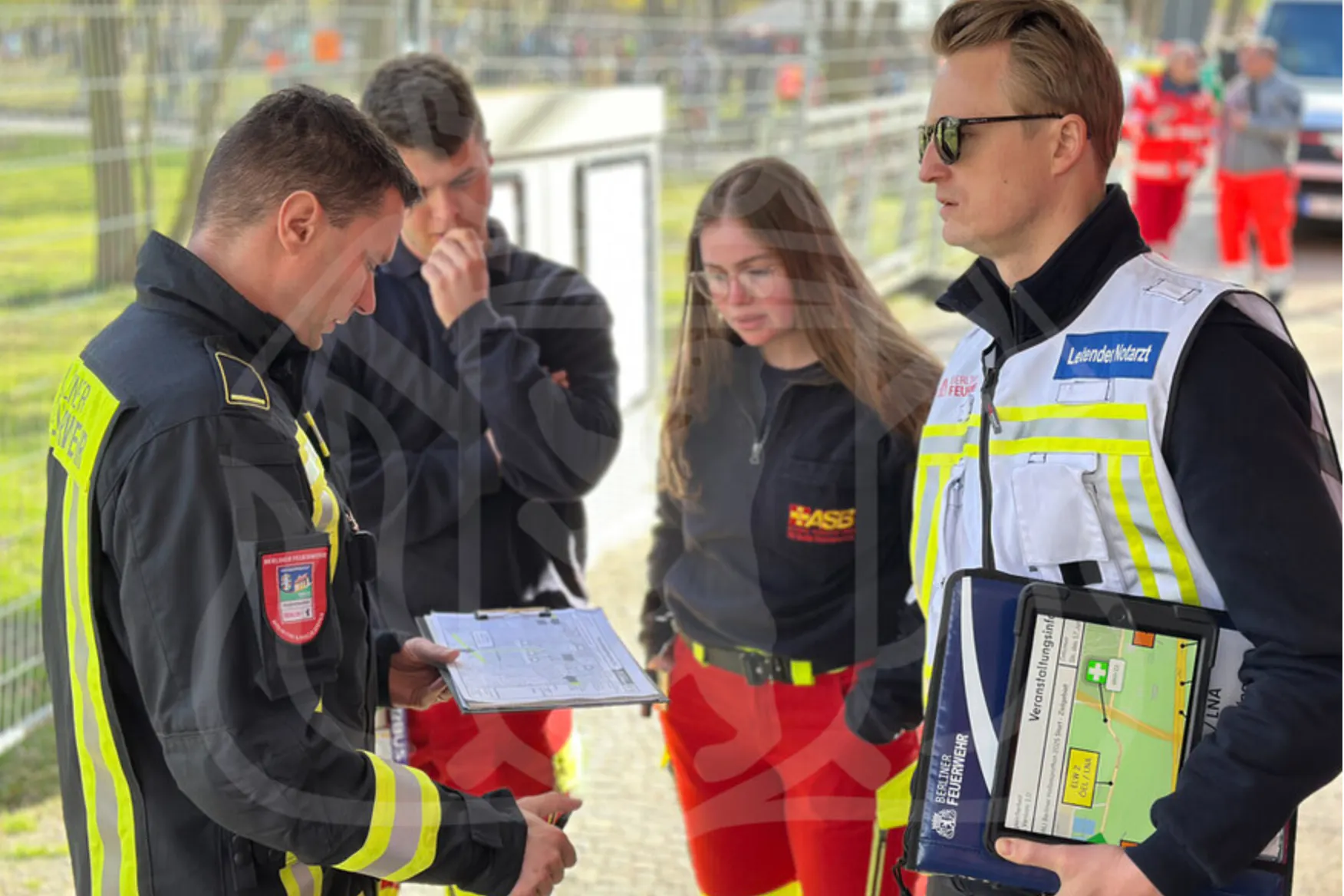 Abstimmung der Einsatzaufträge mit der Einsatzleitung.
