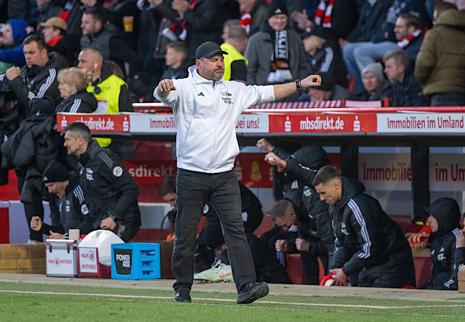 Trainer Steffen Baumgart hat nach dem 1:0 gegen Wolfsburg gleich mehrere Gründe, stolz auf seine Union-Profis zu sein.