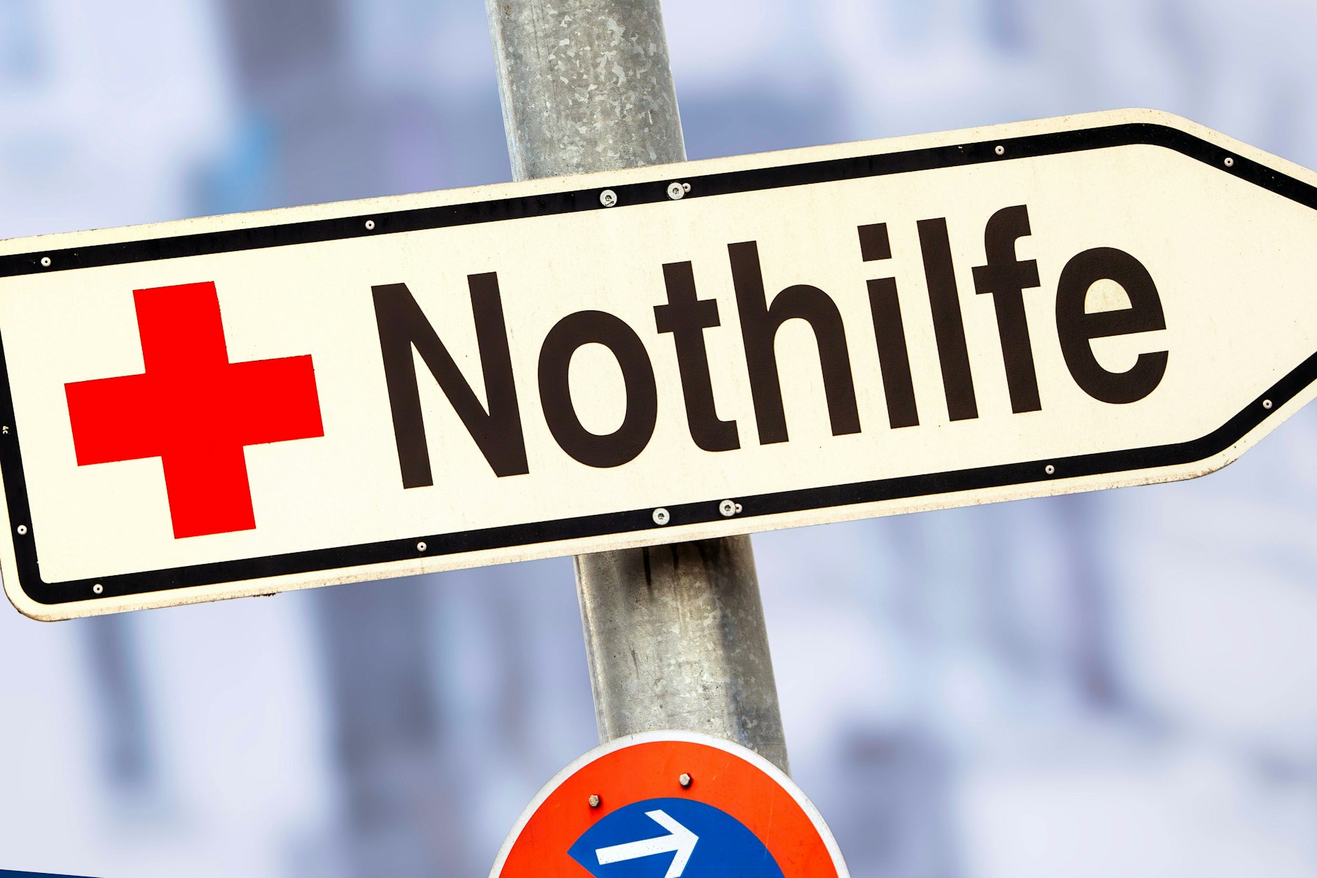 Wann in die Notaufnahme, wann 112 rufen Notarzt Rettungsdienst Beschwerden