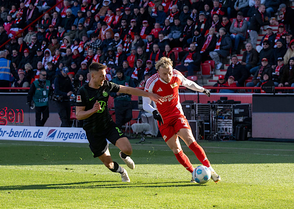 Stürmer Benedict Hollerbach trifft für den 1. FC Union gegen den VfL Wolfsburg zum 1:0.