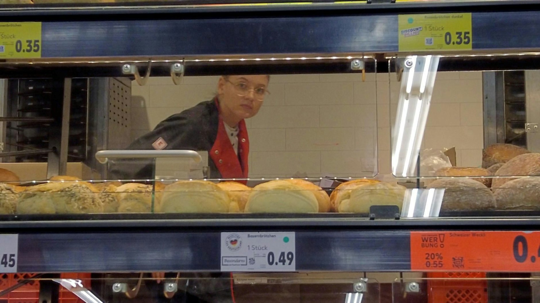 Die Reporter des Team Wallraff schleusten sich als Mitarbeiter bei Kaufland ein, dokumentierten die Zustände in den Filialen.