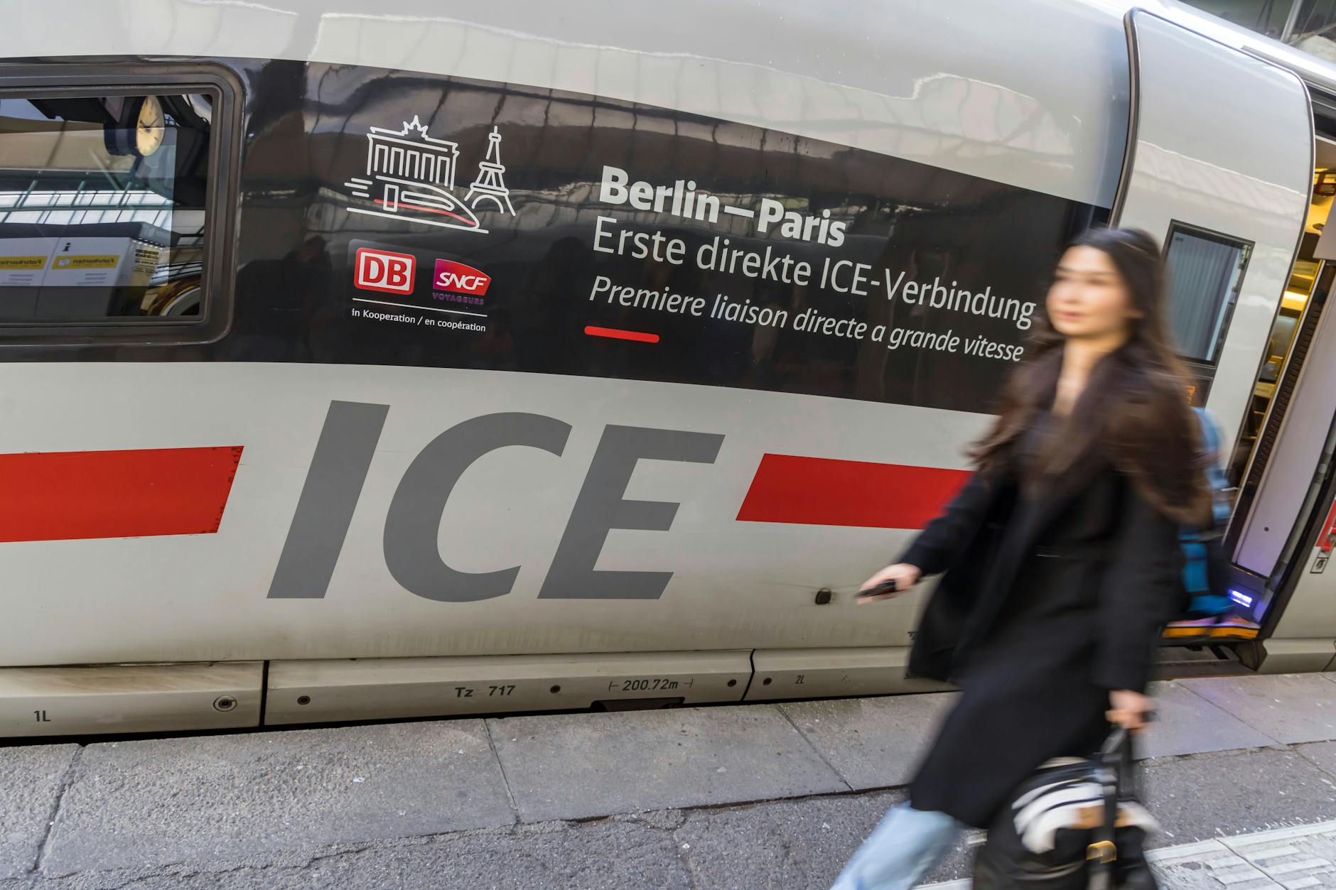 Immer ist irgendwas: Ruhe und Frieden sucht man in diesem Zug vergebens. Auch die 1. Klasse ist betroffen.