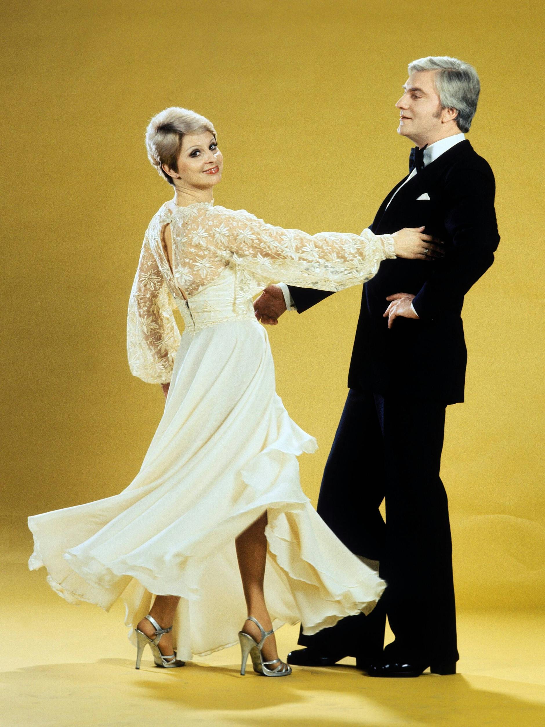 Dagmar Frederic tanzt mit Peter Wieland. Bei ihm nahm sie Gesangsunterricht, 1977 heirateten die beiden.