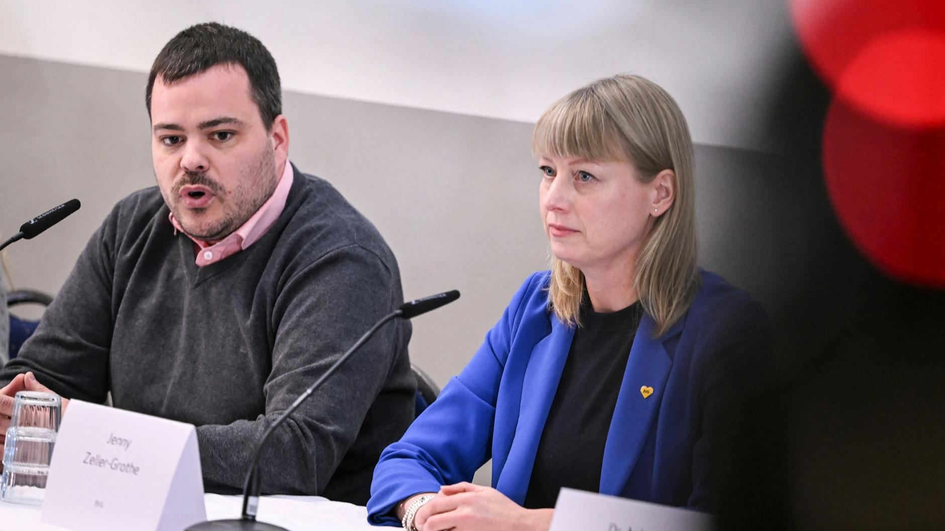 Verdi-Verhandlungsführer Jeremy Arndt und BVG-Personalchefin Jenny Zeller-Grothe