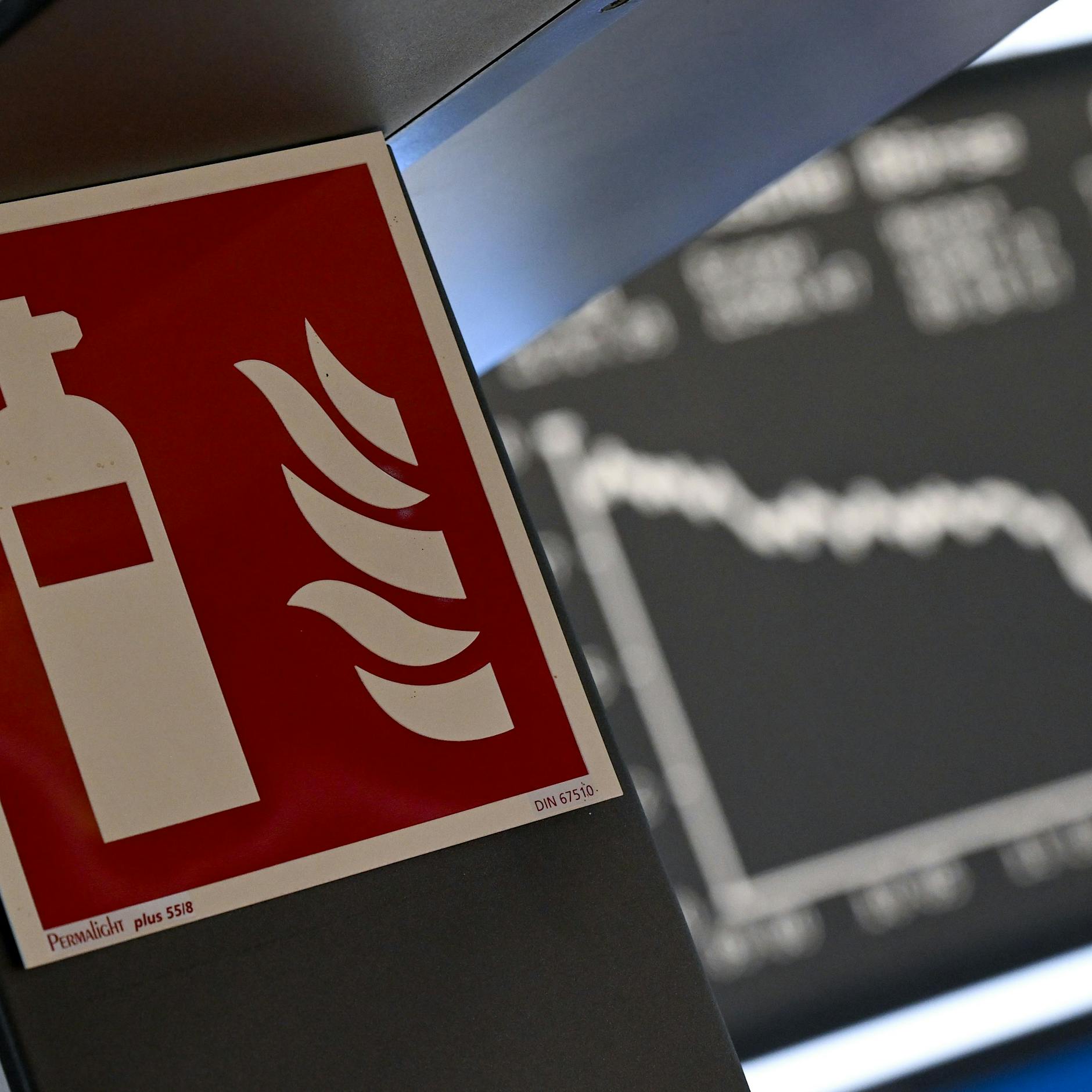 DAX verliert 10 Prozent, Börsenbeben weltweit: Kommt der große Crash?