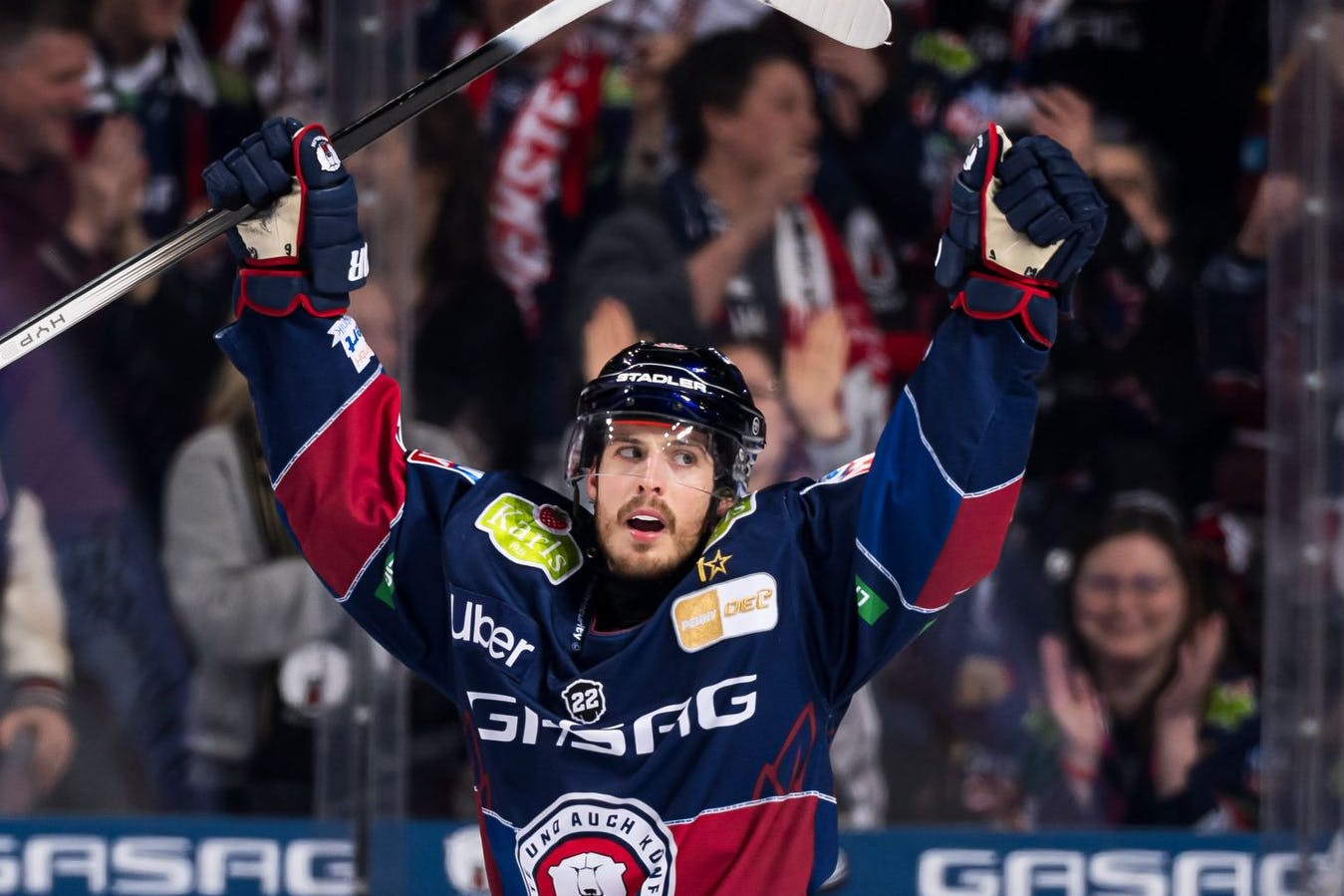 Ein Bild, das man inzwischen kennt: Ty Ronning jubelt, der Eisbären-Stürmer hat jetzt stolze 22 Spiele in Folge immer gepunktet.