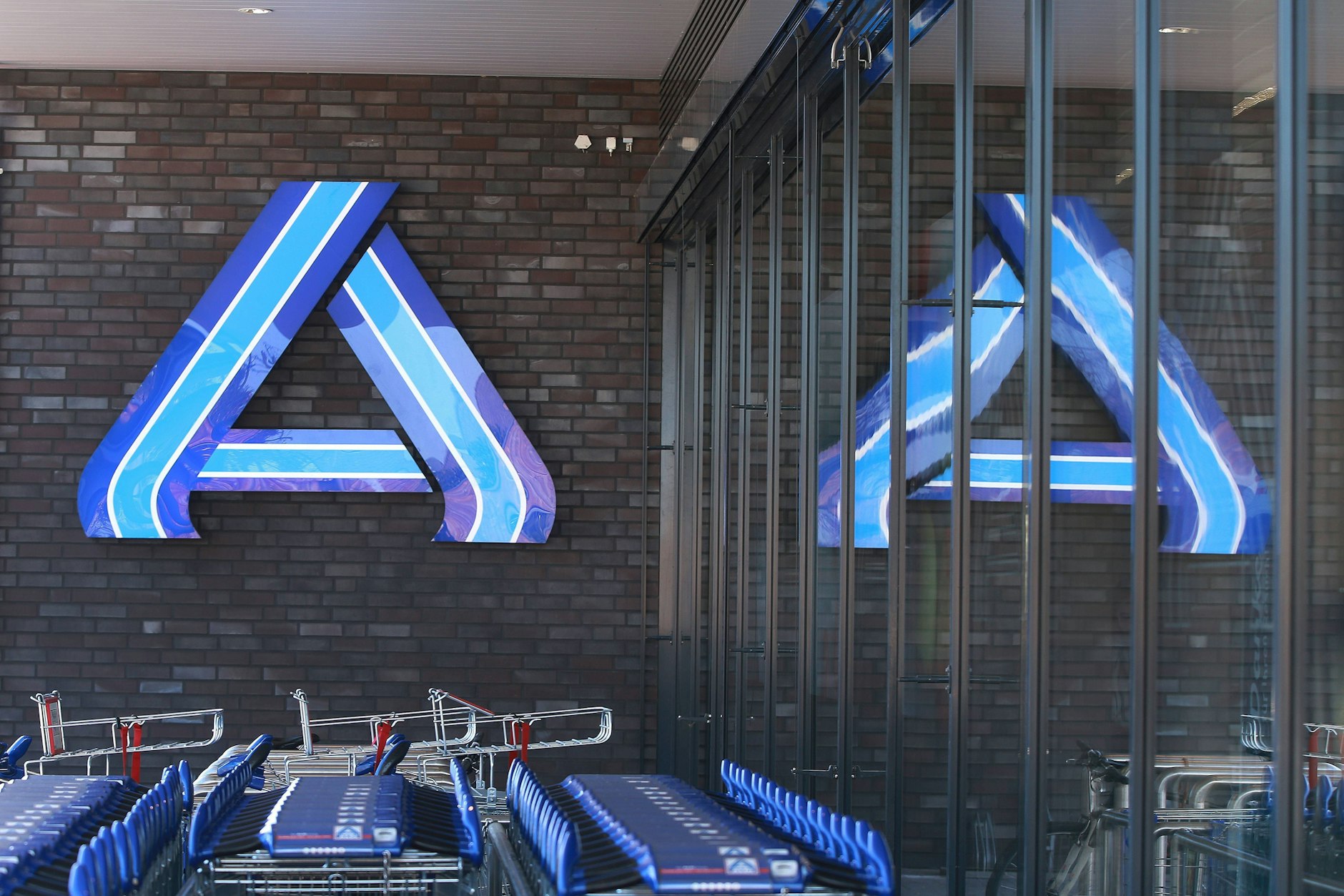 Nach einem neuen Gerichtsurteil darf Aldi nicht mehr ohne den 30-Tage-Bestpreis werben.