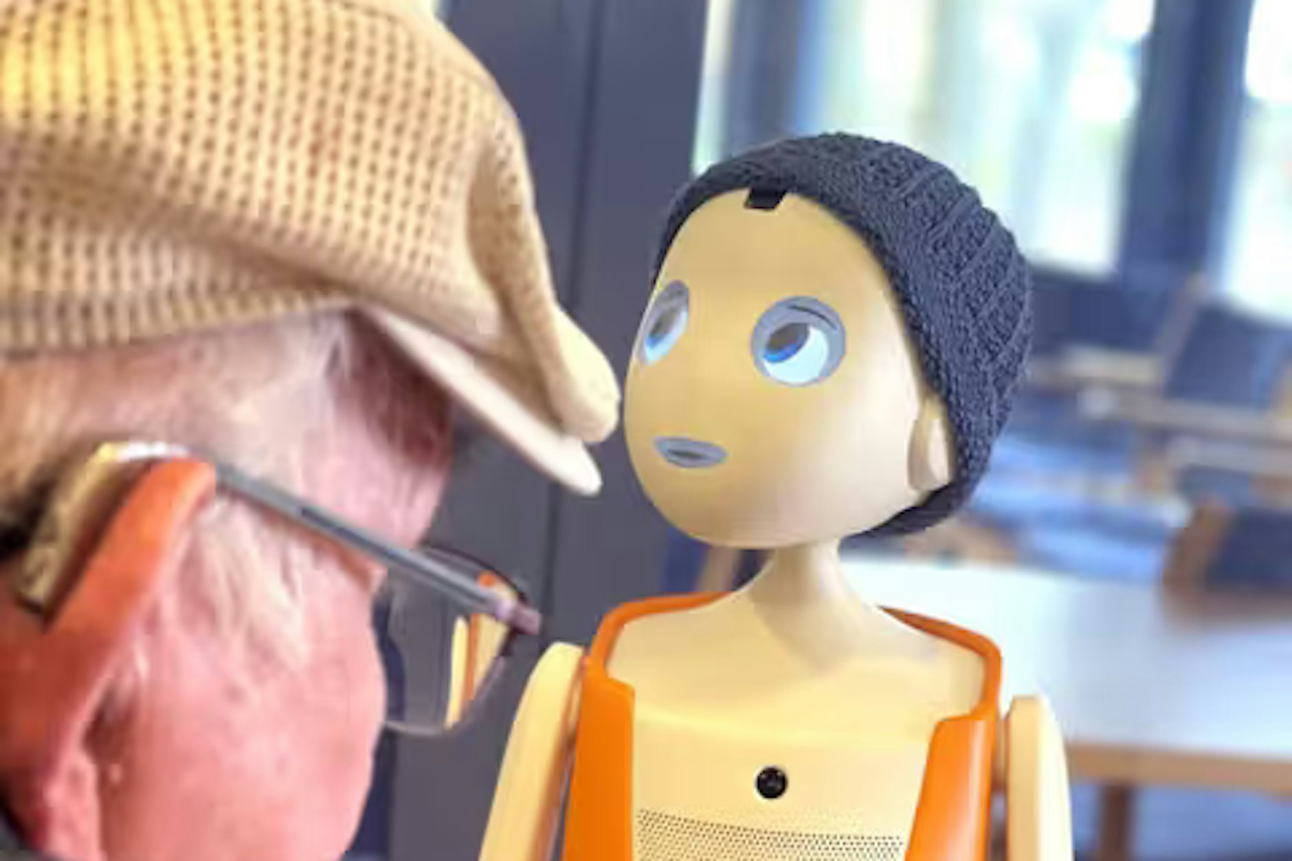 Der Roboter „Willi“ soll die soziale Teilhabe von Senioren in Treptow-Köpenick verbessern.