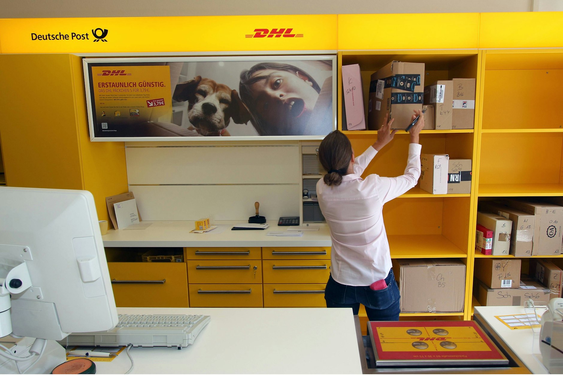 Eine Postfiliale der Deutschen Post: In Lichtenrade im Bezirk Tempelhof-Schöneberg haben Unbekannte eine Filiale überfallen.