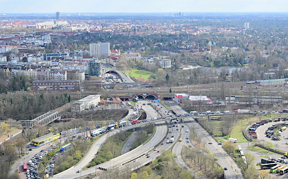 Seit einigen Tagen läuft der Abriss der Ringbahnbrücke.
