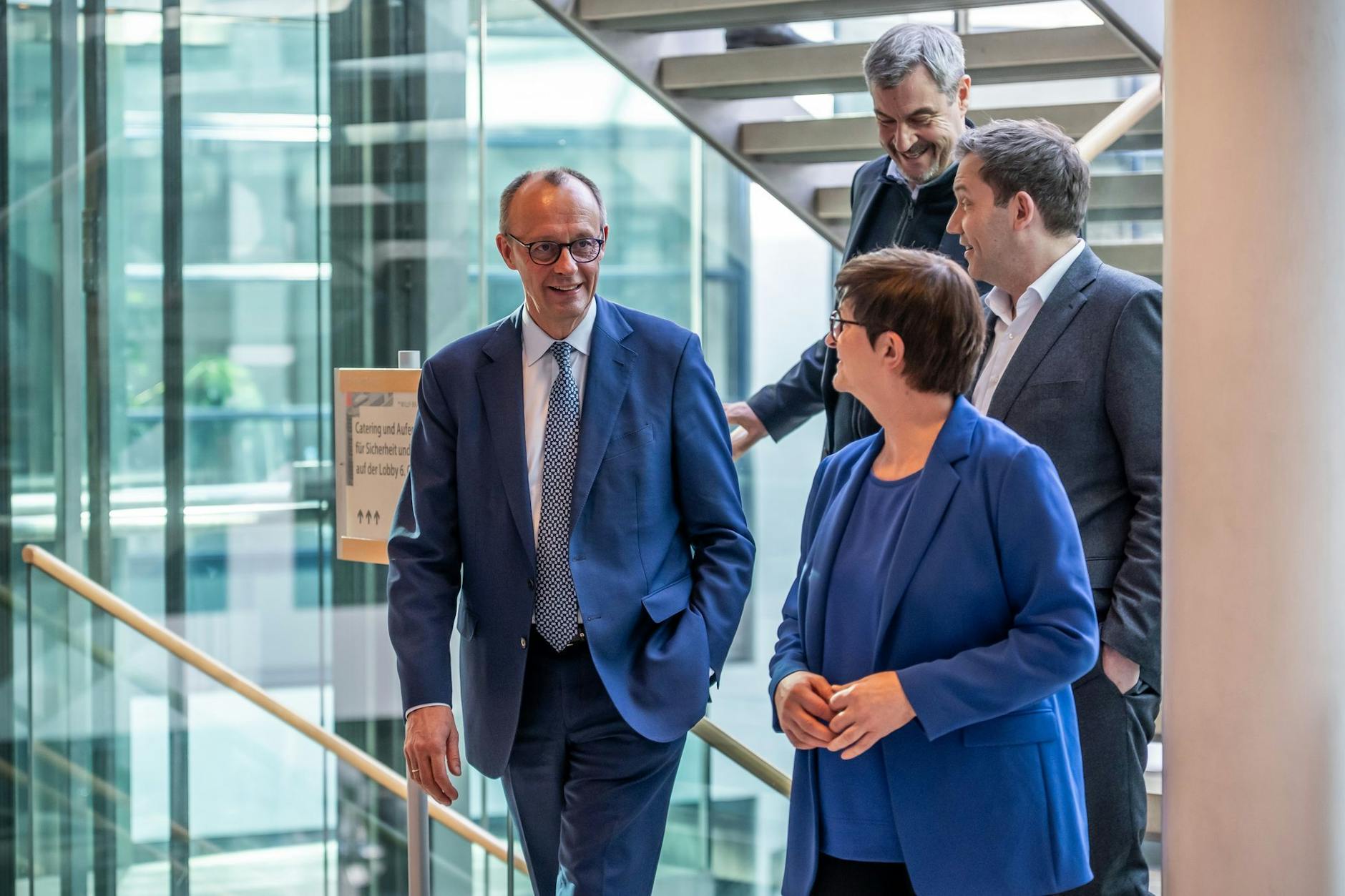 Die Koalitionsverhandlungen zwischen Union und SPD laufen weiter. Nun äußerte sich Saskia Esken (r.).