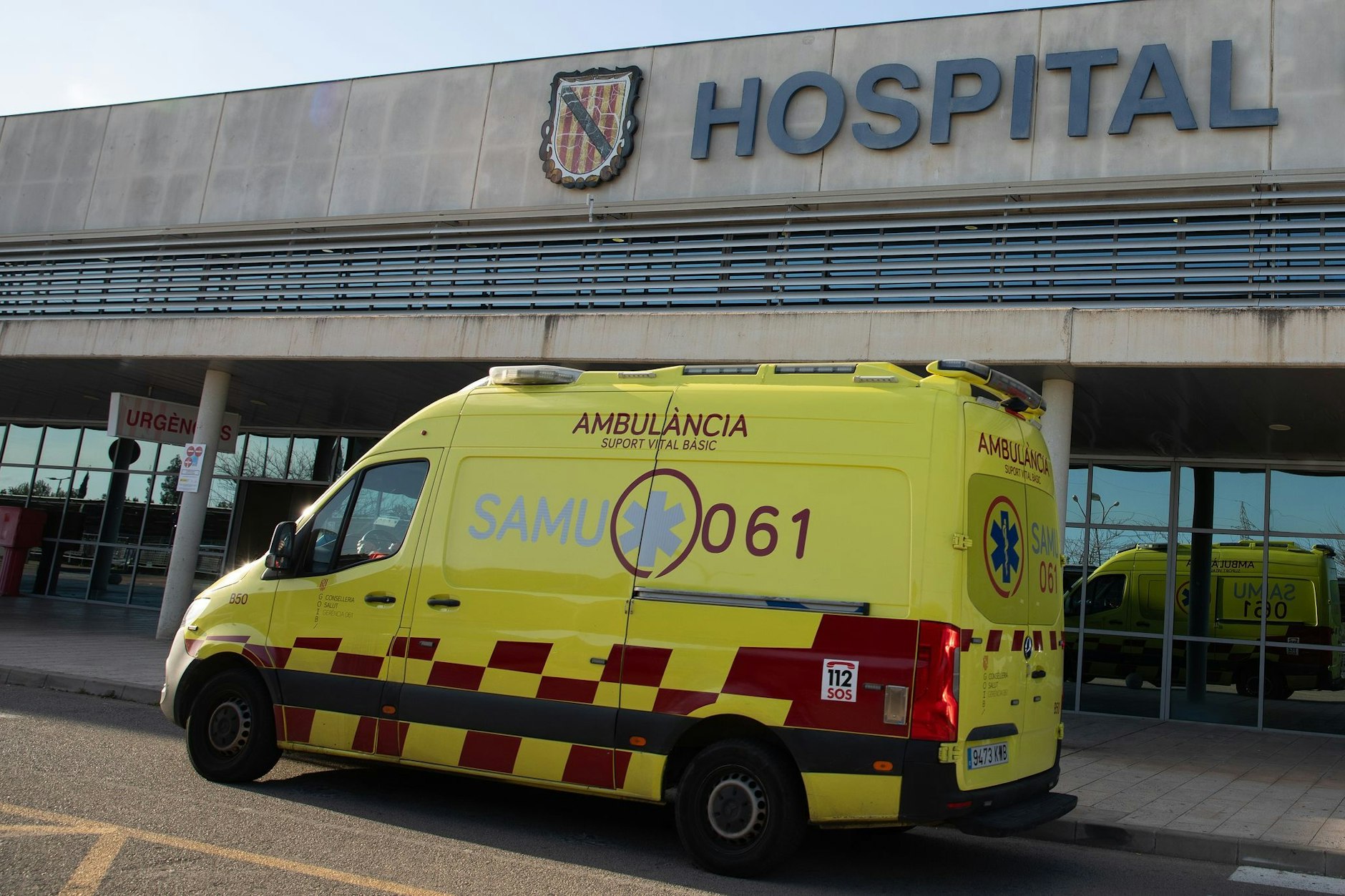 Ein Krankenwagen auf der spanischen Urlaubsinsel Mallorca