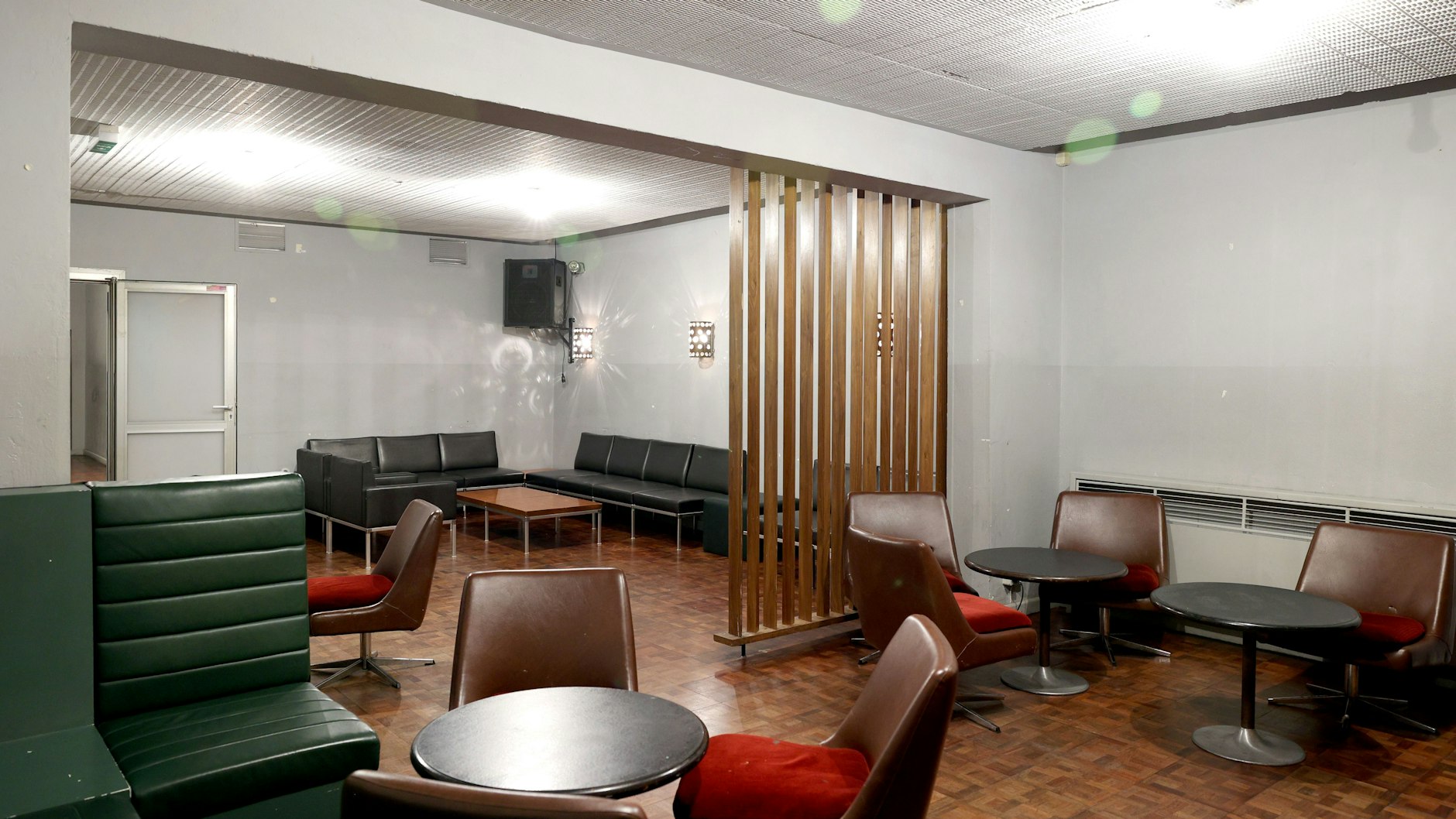 Einblicke in das Kino International, hier ist ein Teil des Bereichs, der Honeck-Lounge genannt wurde.