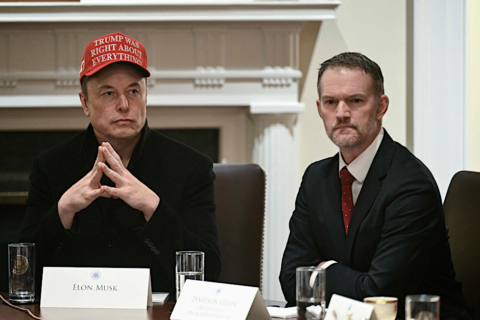 Tesla-Chef Elon Musk (l.) wollte Donald Trumps Zölle einem Bericht zufolge noch verhindern.