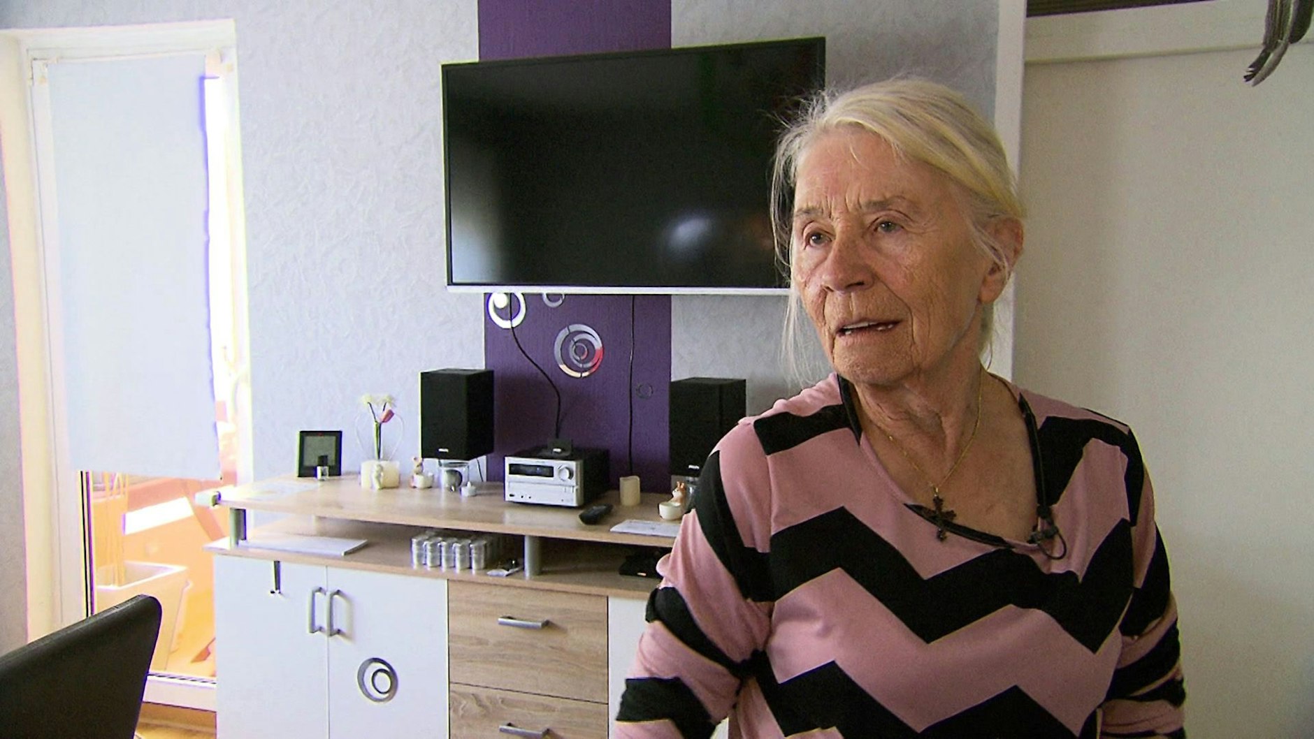 Waltraud aus „Armes Deutschland“ will ihre Wohnung aufgeben, weil das Geld nicht reicht. Sie zieht in ein mobiles Zuhause, ein kleines Haus auf Rädern.
