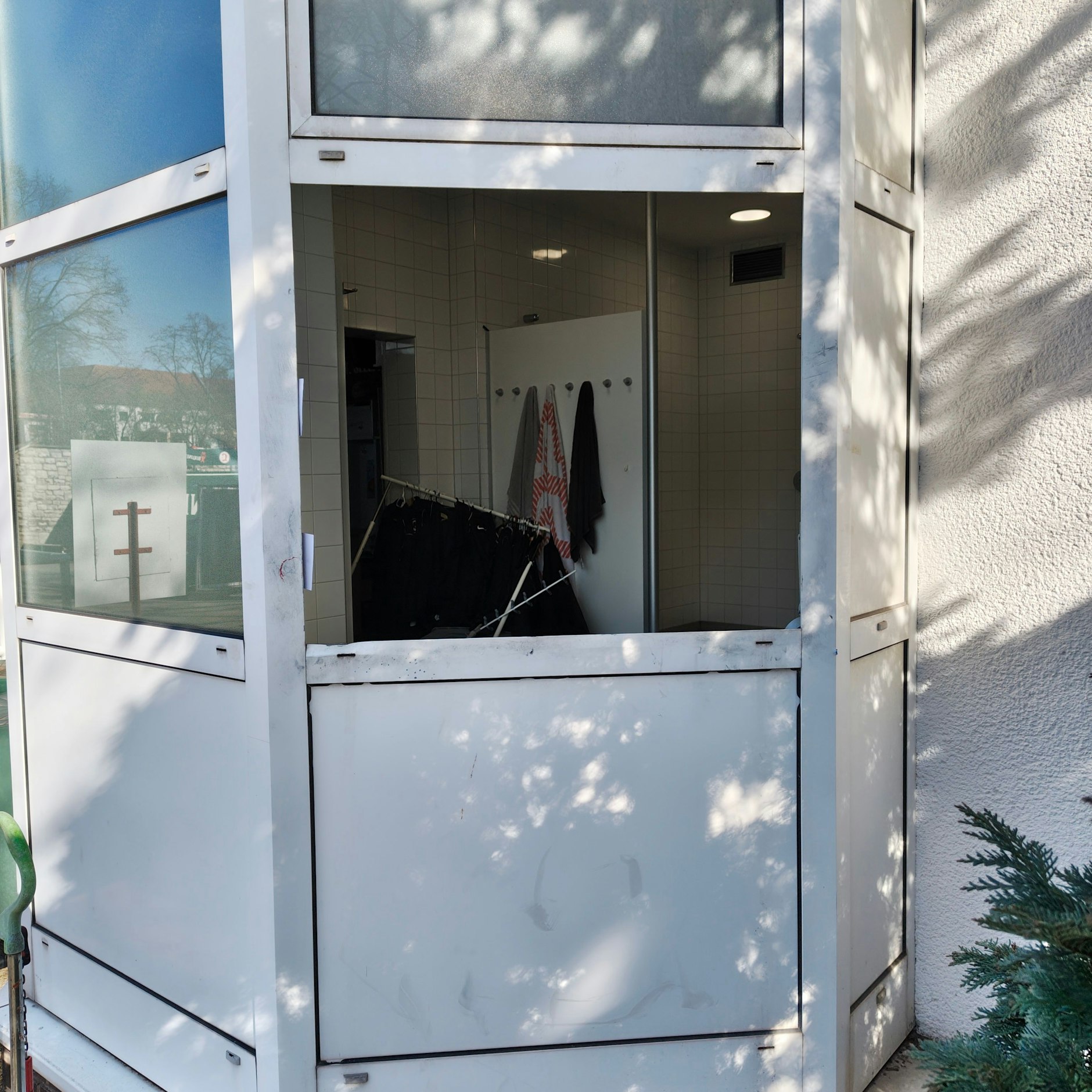 Durch dieses Fenster stiegen die Diebe bei Lichtenberg 47 ein.