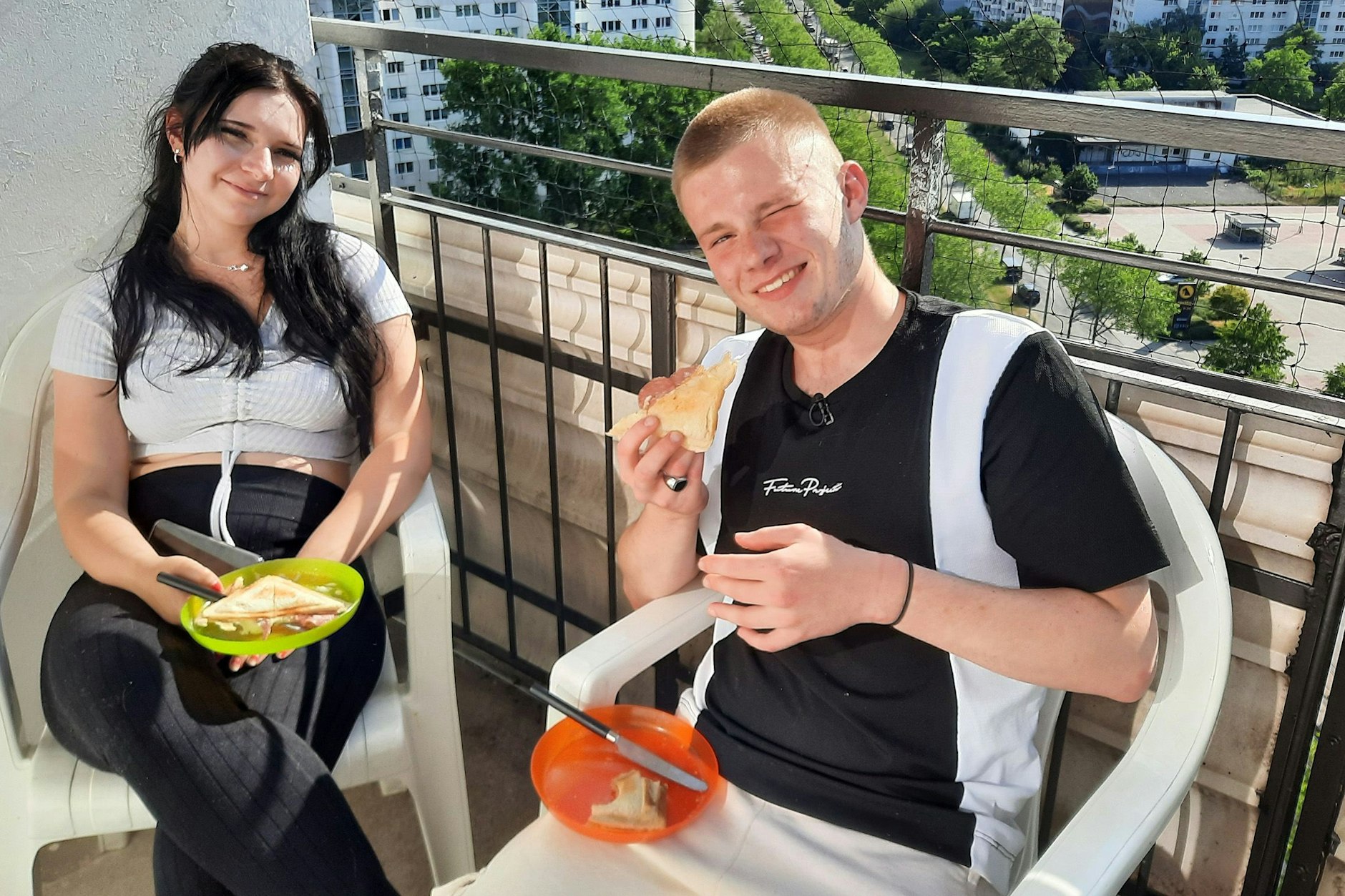 Angelina und Steven zogen kürzlich in eine neue Wohnung in Dresden-Prohlis. Bei Armes Deutschland erzählen sie, dass sie sich jetzt erstmal eine Auszeit gönnen.
