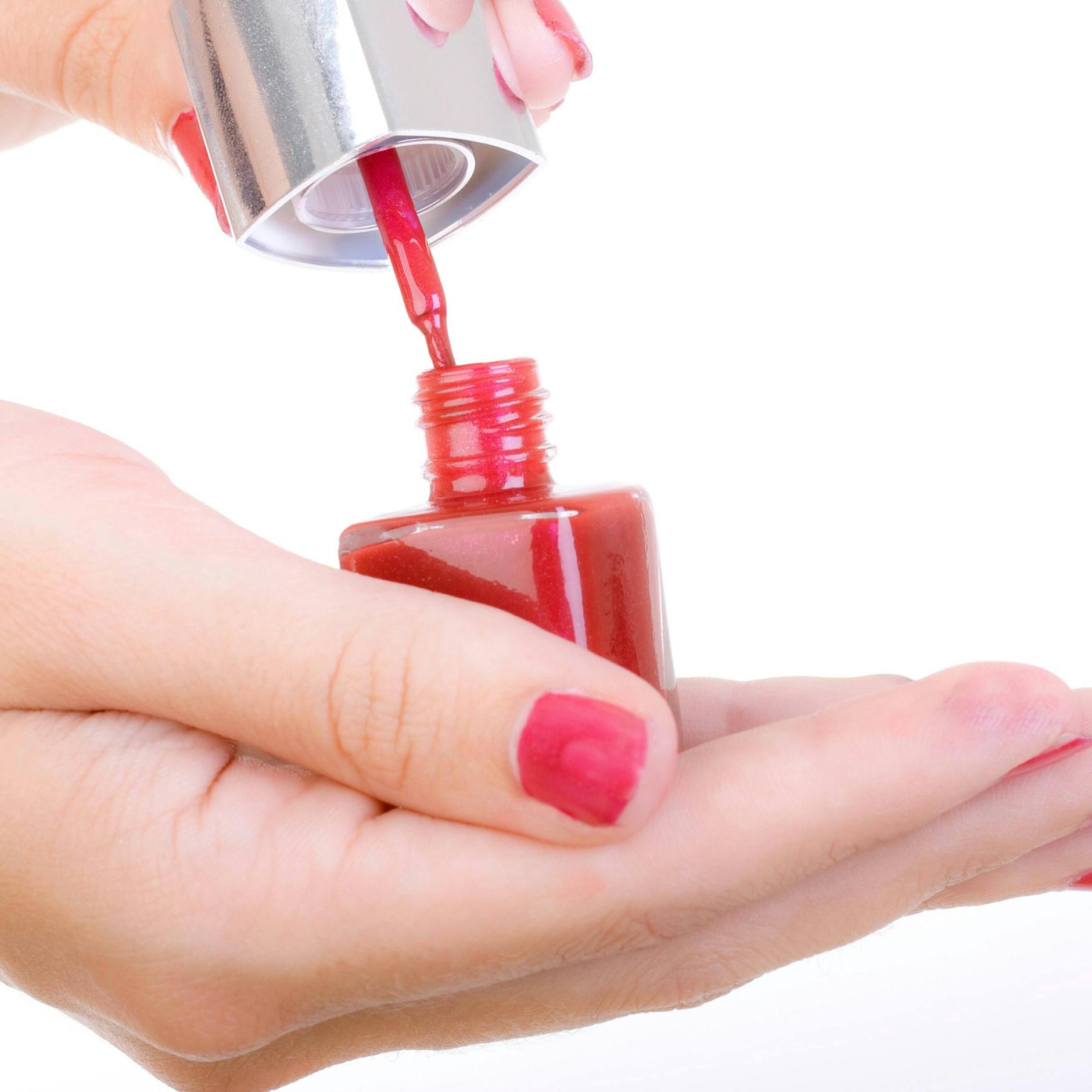 Nagellack ist eingetrocknet? So wird er wieder flüssig!