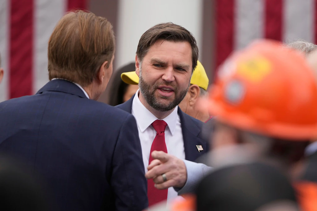Streit droht zu eskalieren: J.D. Vance nennt Chinesen „Bauern“ – Peking kontert
