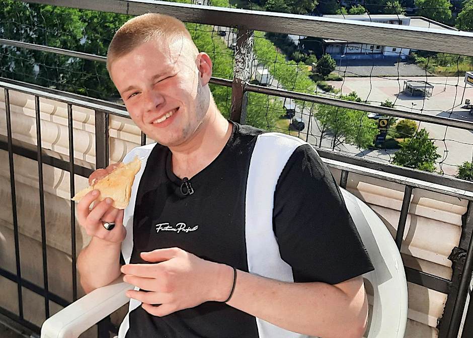 Steven lebt mit seiner Freundin Angelina in Dresden-Prohlis. Er bekommt Bürgergeld - und verrät bei Armes Deutschland, wie er zum Ladendiebstahl steht.