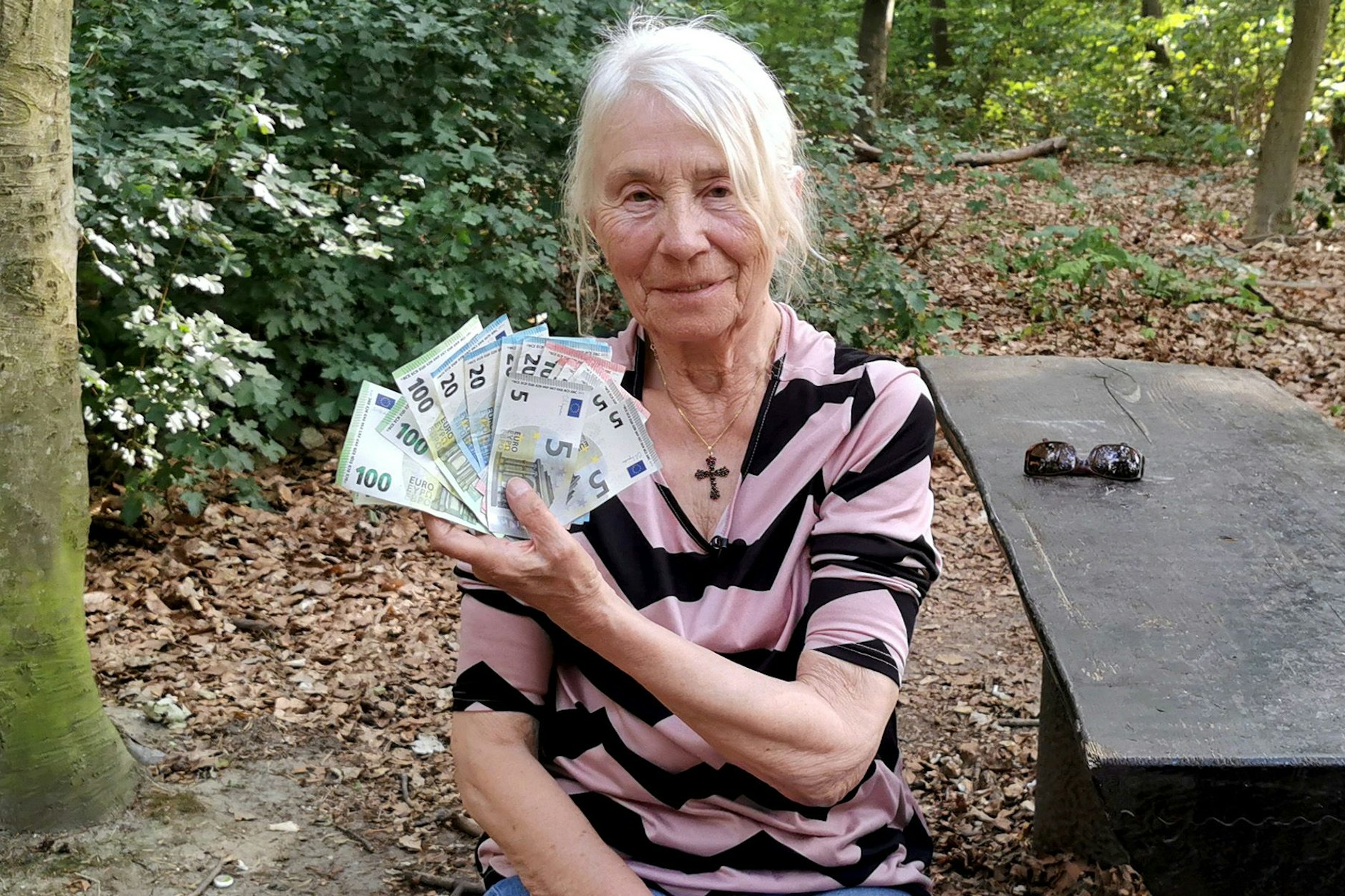 Rentnerin Waltraud hat 40 Jahre lang gearbeitet – doch das, was von ihrer Rente nach Abzug der Miete bleibt, reicht nicht zum Leben.