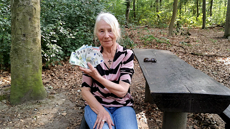 Rentnerin Waltraud hat 40 Jahre lang gearbeitet – doch das, was von ihrer Rente nach Abzug der Miete bleibt, reicht nicht zum Leben.