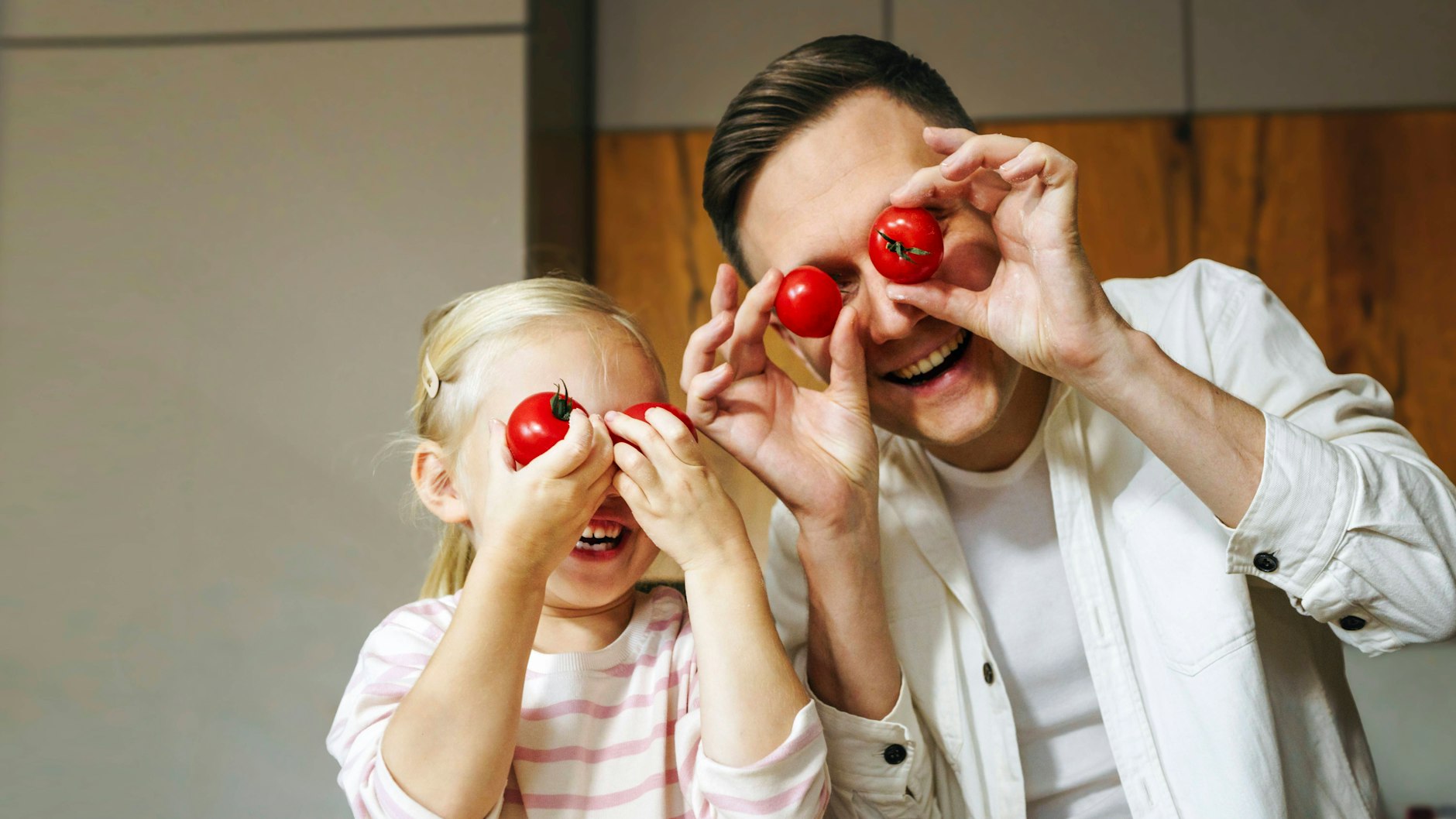 Über die Witze aus der Kategorie Alle Kinder können Kinder und ihre Eltern auch sehr gut gemeinsam lachen.