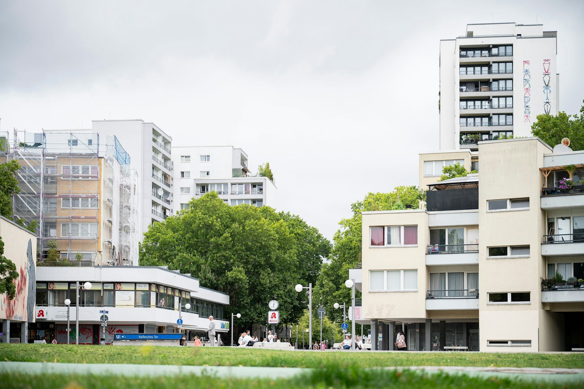 Am Mehringplatz im Bezirk Friedrichshain-Kreuzberg starten mehrere Bau- und Entwicklungsprojekte.