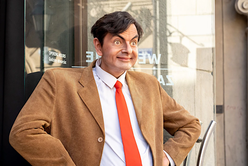 Ganz schön breite Schultern: So sehen die Produzenten von Wachsfiguren in China offenbar Rowan Atkinson alias Mr. Bean. Die Figur gehört zu den Skulpturen im Wachsmuseum in Krakau.