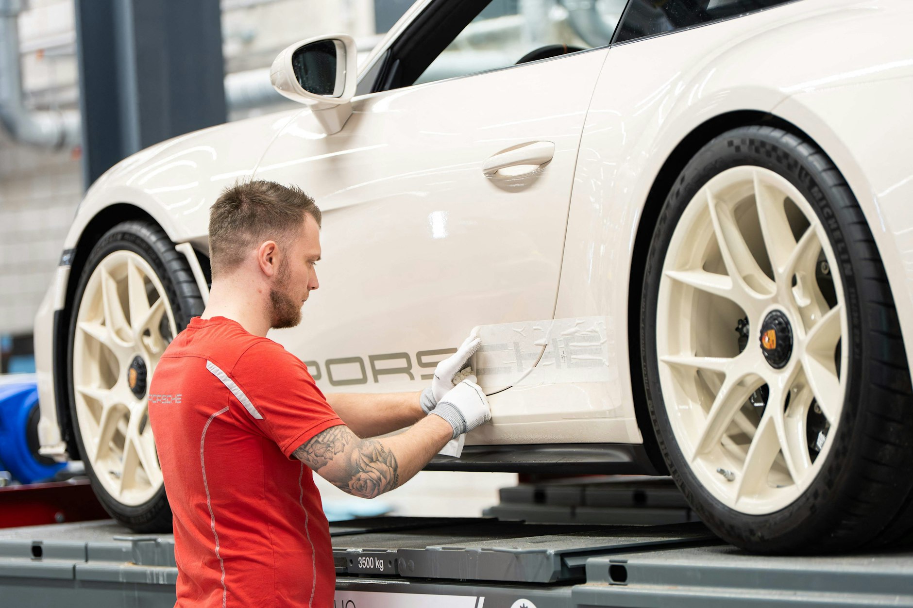 Elektroautos in der Krise: Porsche hatte kürzlich angekündigt, wieder mehr Verbrenner bauen zu wollen.