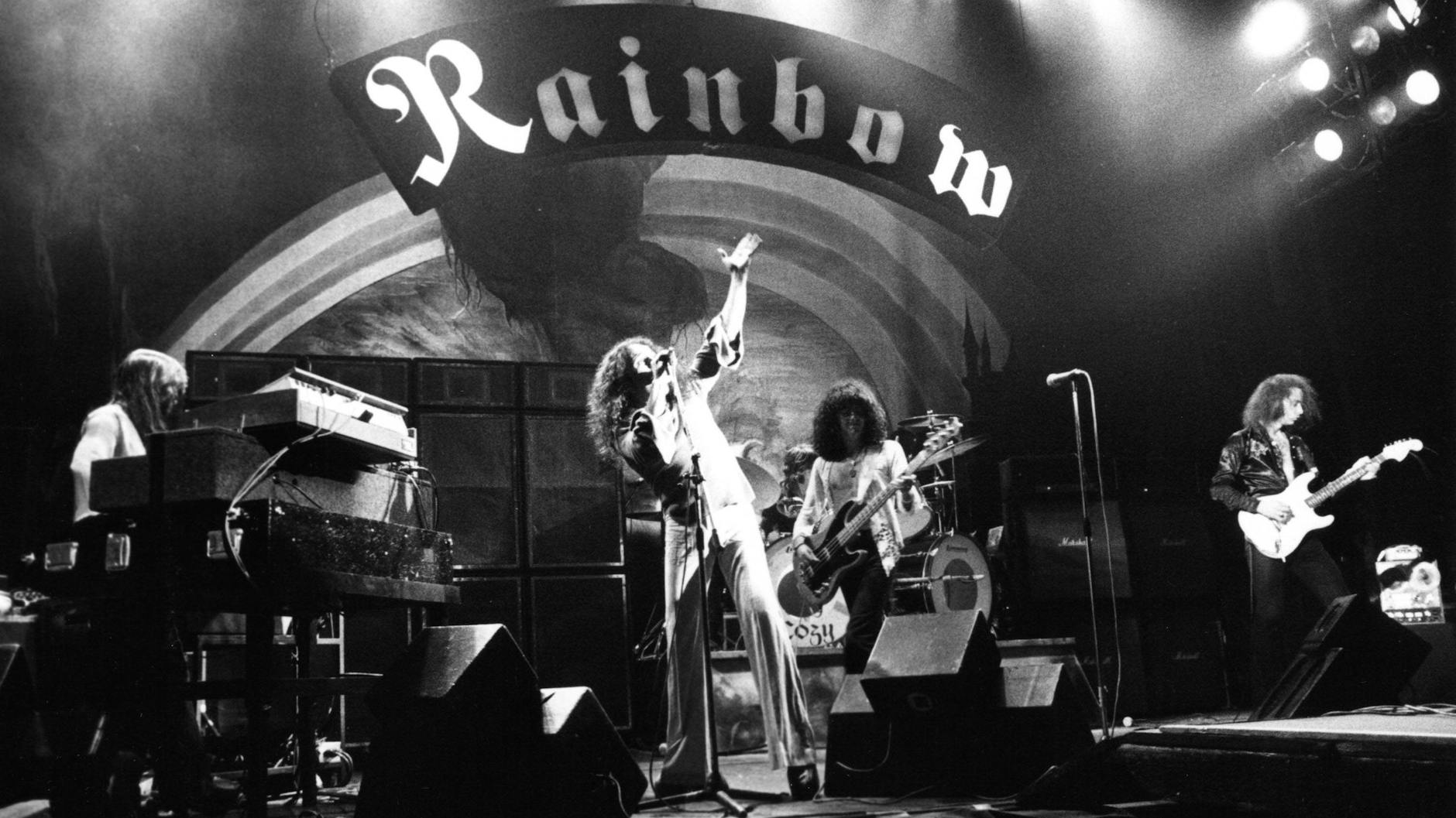 Auf zu neuen Höhen: Ronnie James Dio (Mitte) und Ritchie Blackmore (rechts) mit Rainbow.