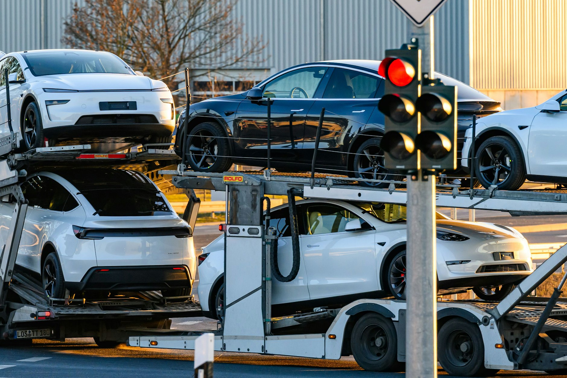 In Charlottenburg-Wilmersdorf sind sechs Autos der Marke Tesla beschädigt worden.